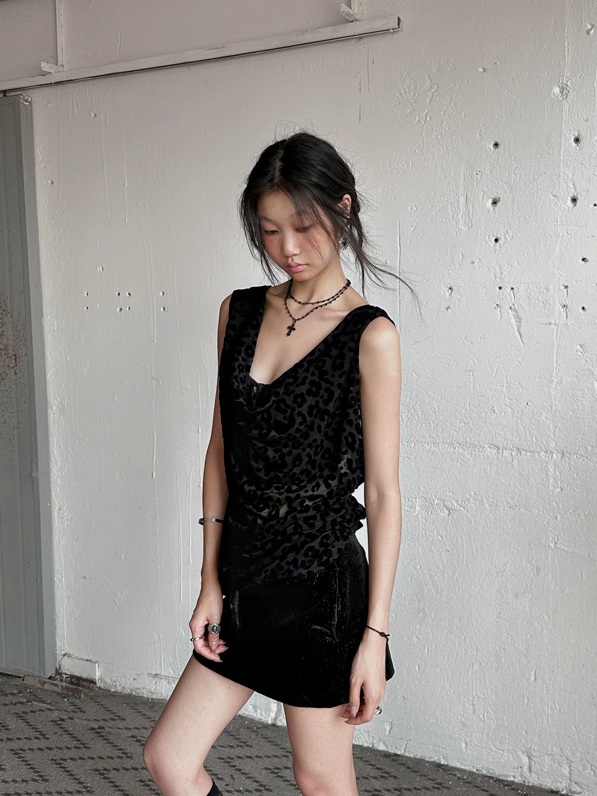 FULLTIDE Original Design Cropped One Shoulder Solid Flocked Women Black Two Piece T-Shirt