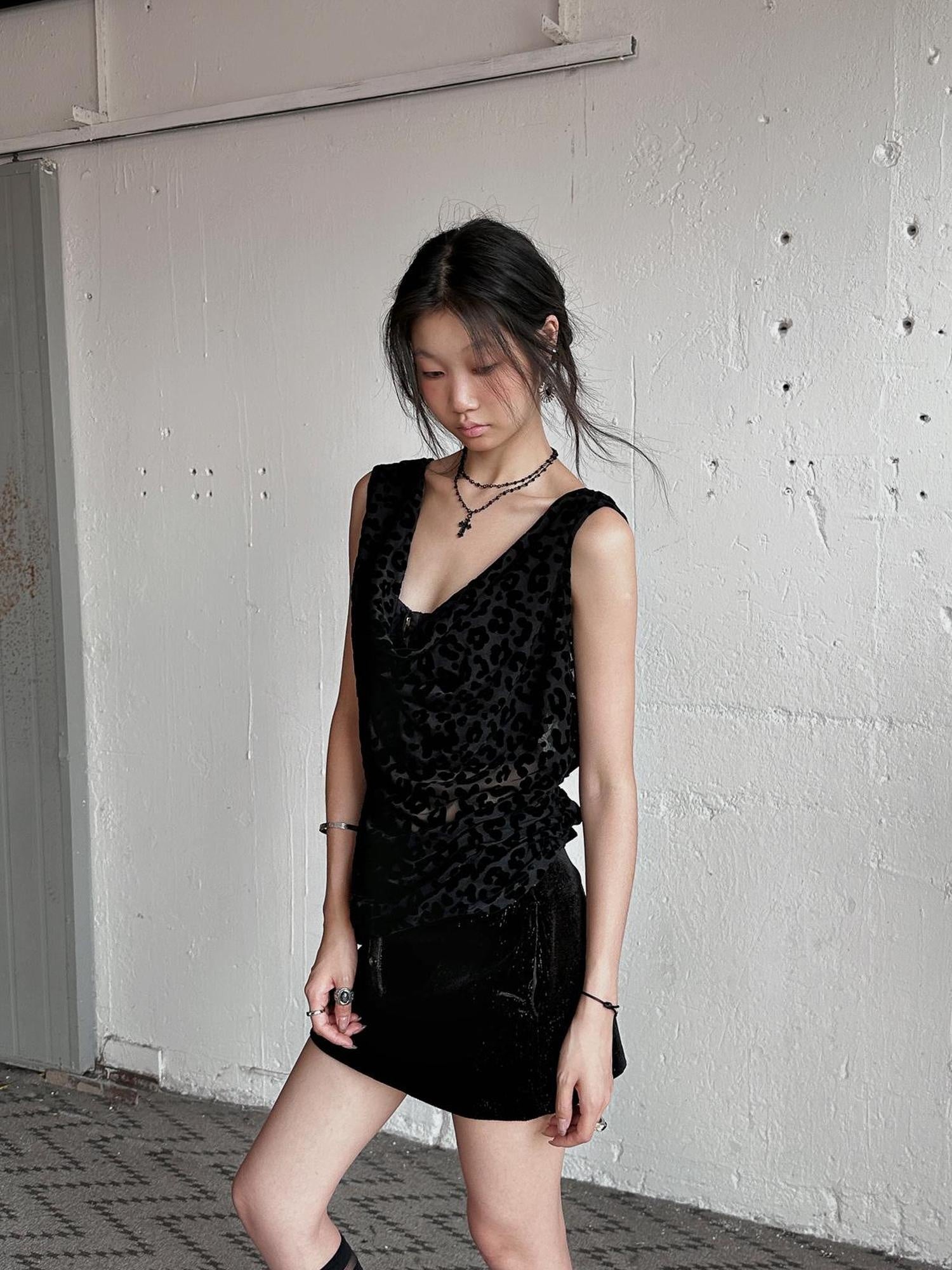 FULLTIDE Original Design Cropped One Shoulder Solid Flocked Women Black Two Piece T-Shirt