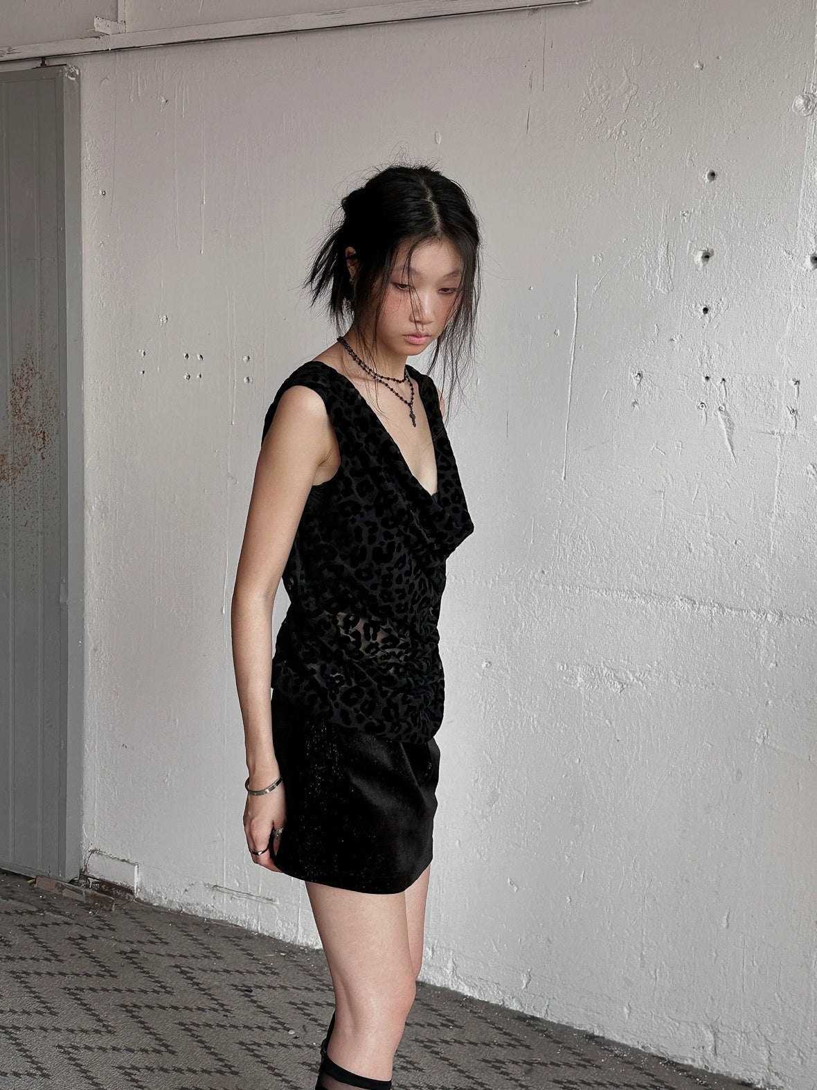 FULLTIDE Original Design Cropped One Shoulder Solid Flocked Women Black Two Piece T-Shirt