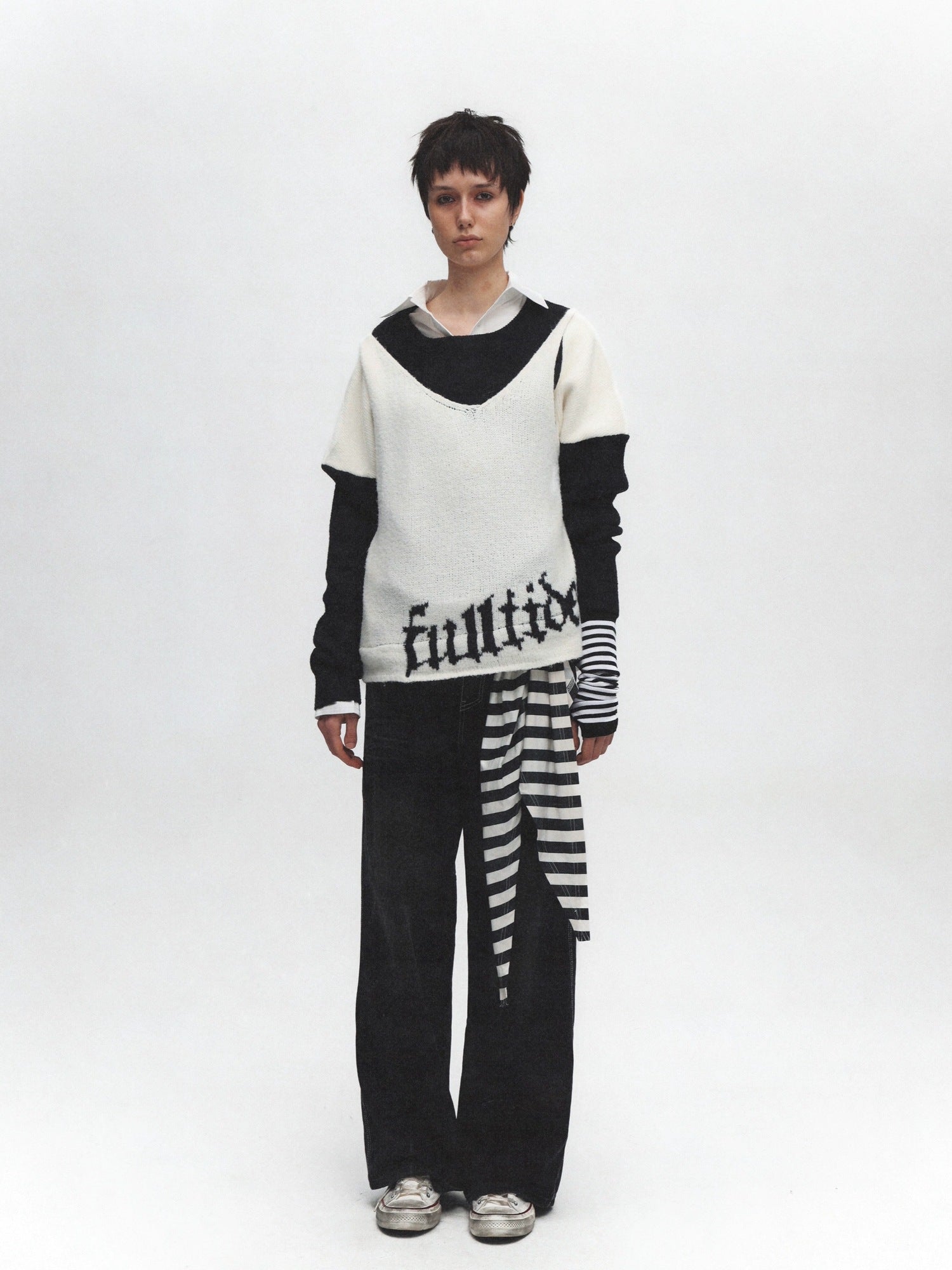 FULLTIDE Soft Wool V Neck Pullover Loose Commuter Style Women Black Classic Sweater