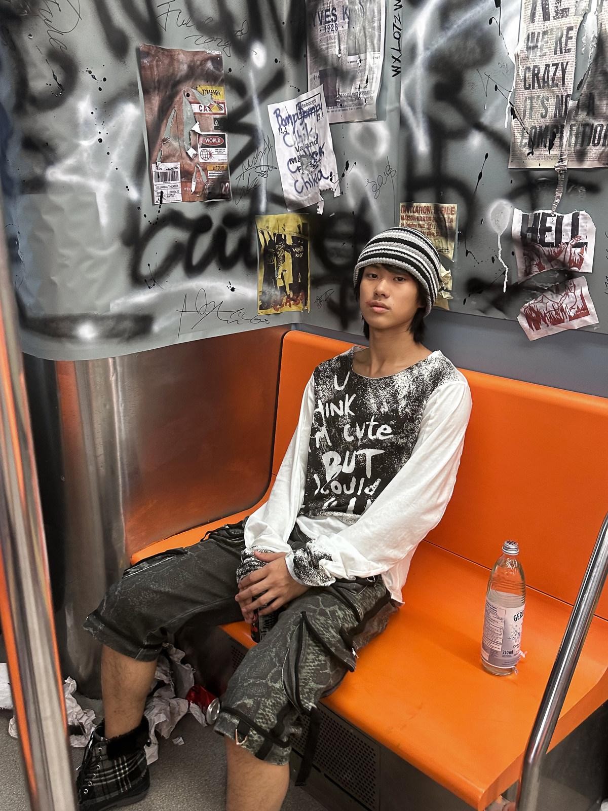 FULLTIDE Spray Painted Punk Distressed Women&