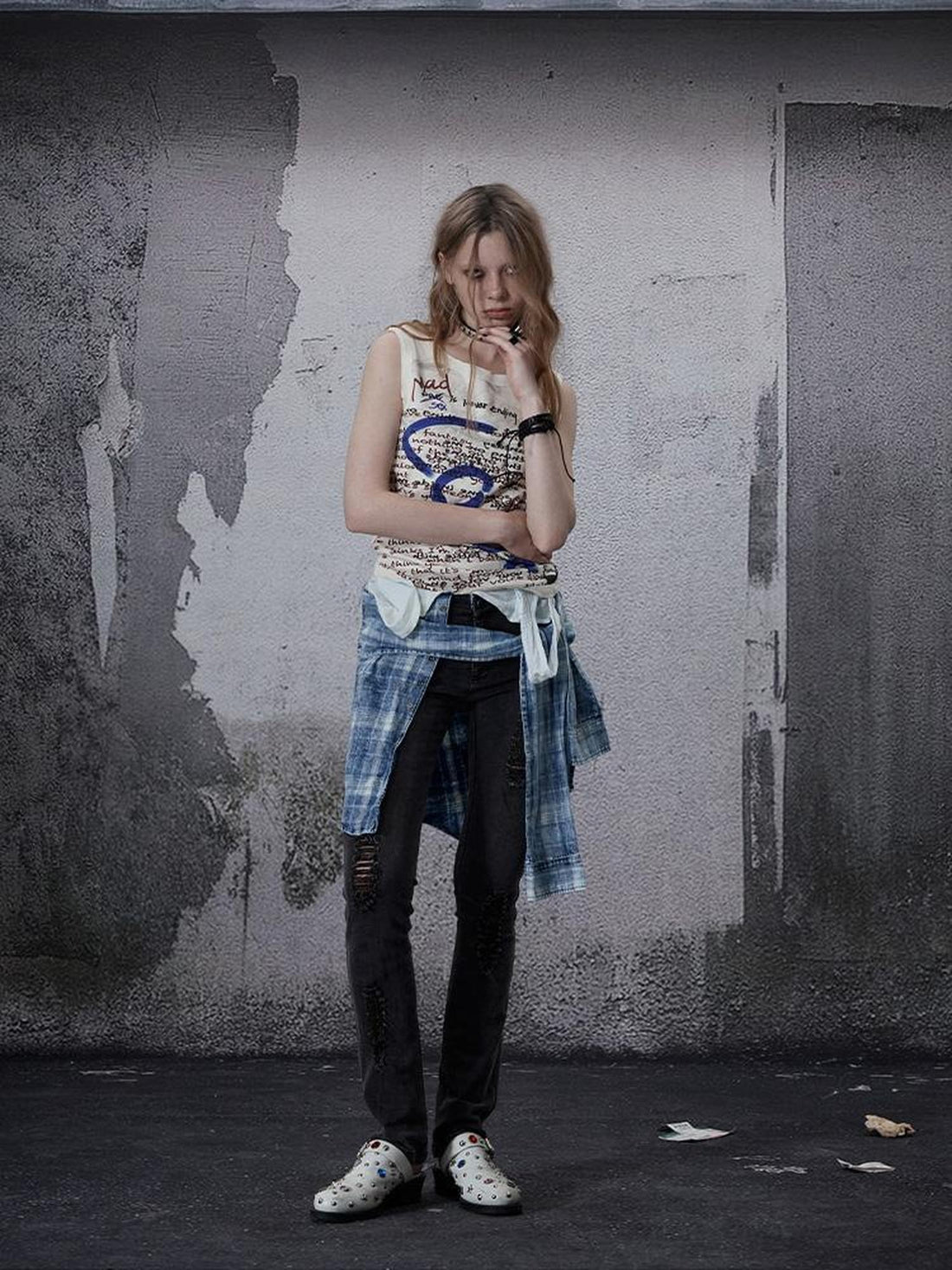 FULLTIDE Stretch Cotton Low Rise Pencil Fit Distressed Patchwork Women Zip Fly Jeans