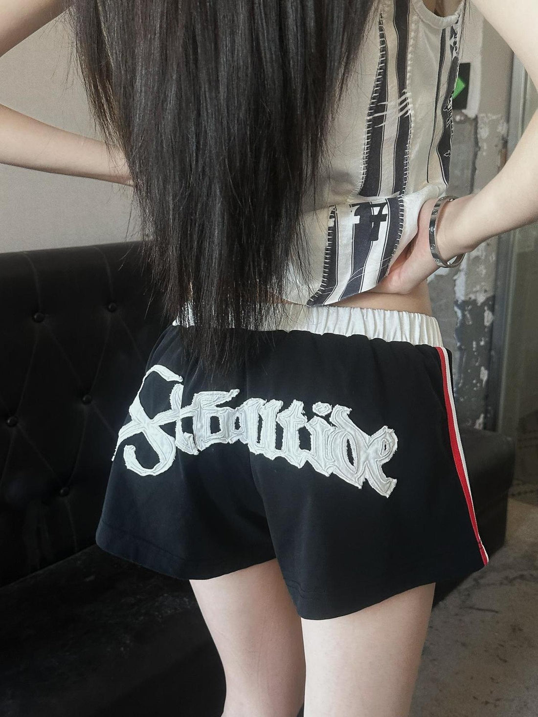 FULLTIDE Stretch Cotton Natural Waist Slight Flare Original Design Women Black Red Shorts