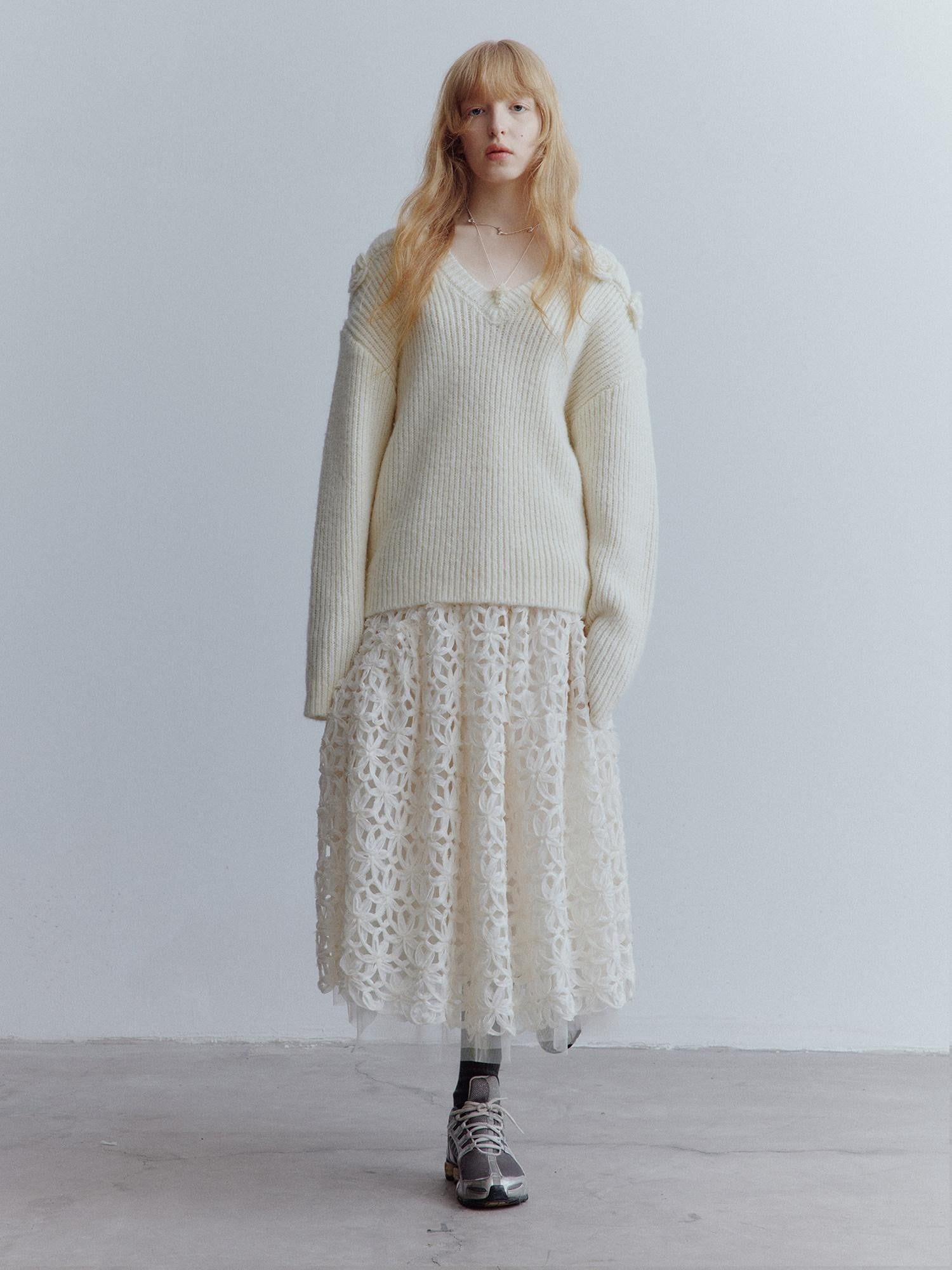 FUSSED Almond White Cutout Floral Heavy 3d Spliced Women&