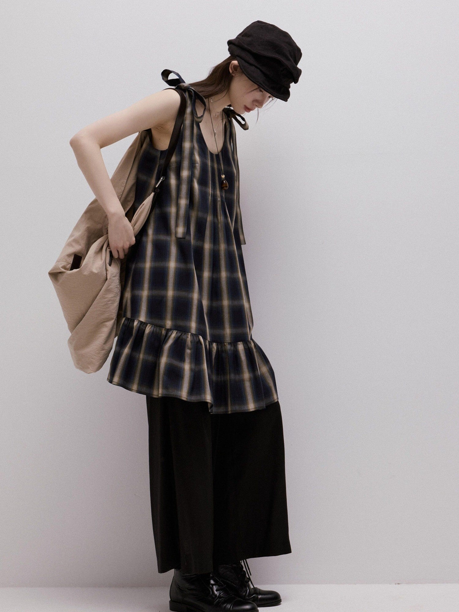 FUSSED Classic Black Straight Zipper Mid Low Waist Women&