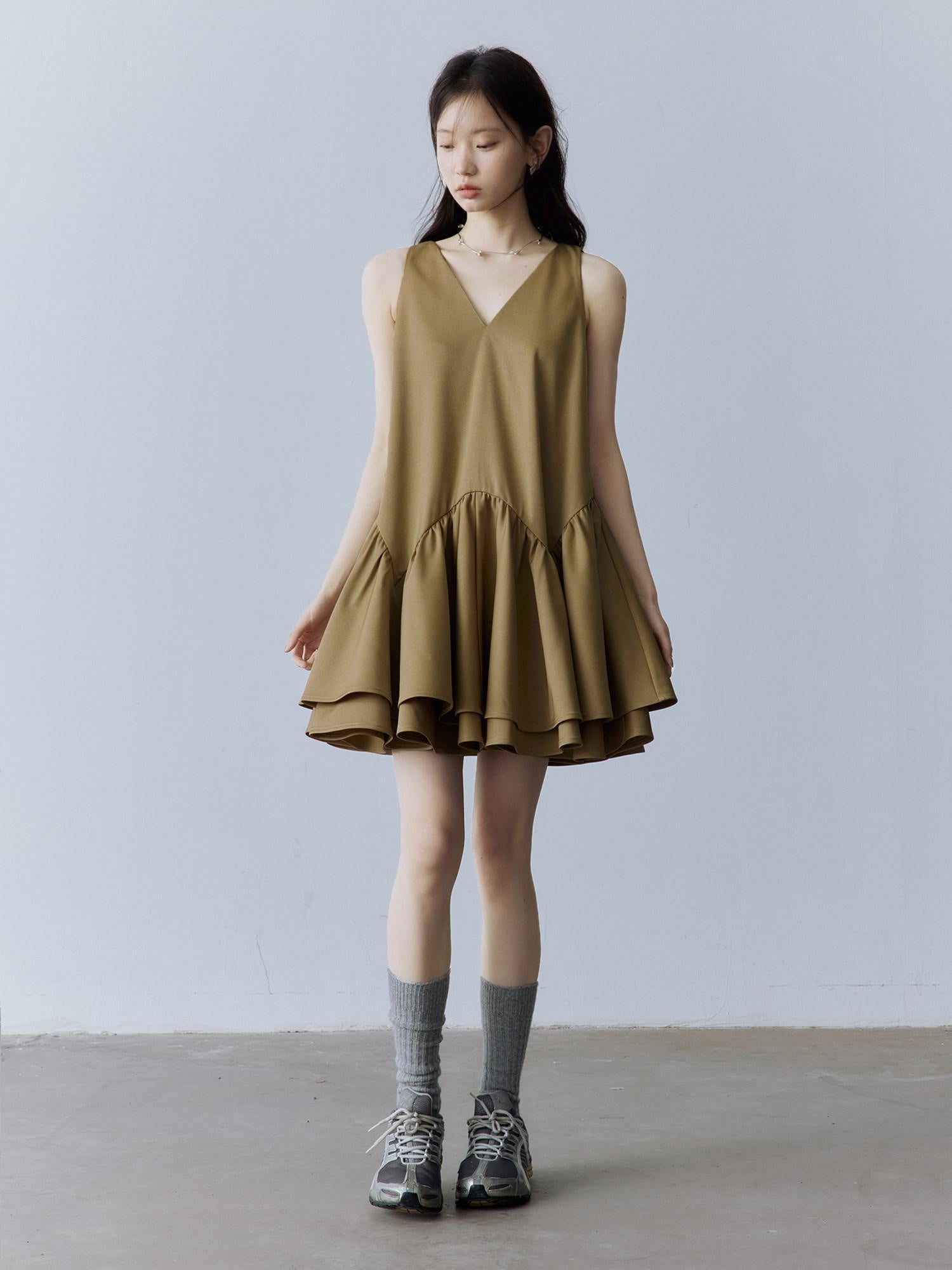 FUSSED Cute Girlish Layered A Line V-ceck Sleeveless Loose Waist Khaki Midi Dresses