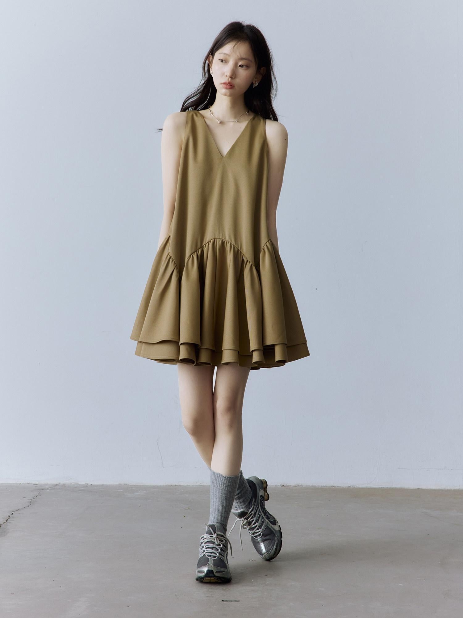 FUSSED Cute Girlish Layered A Line V-ceck Sleeveless Loose Waist Khaki Midi Dresses