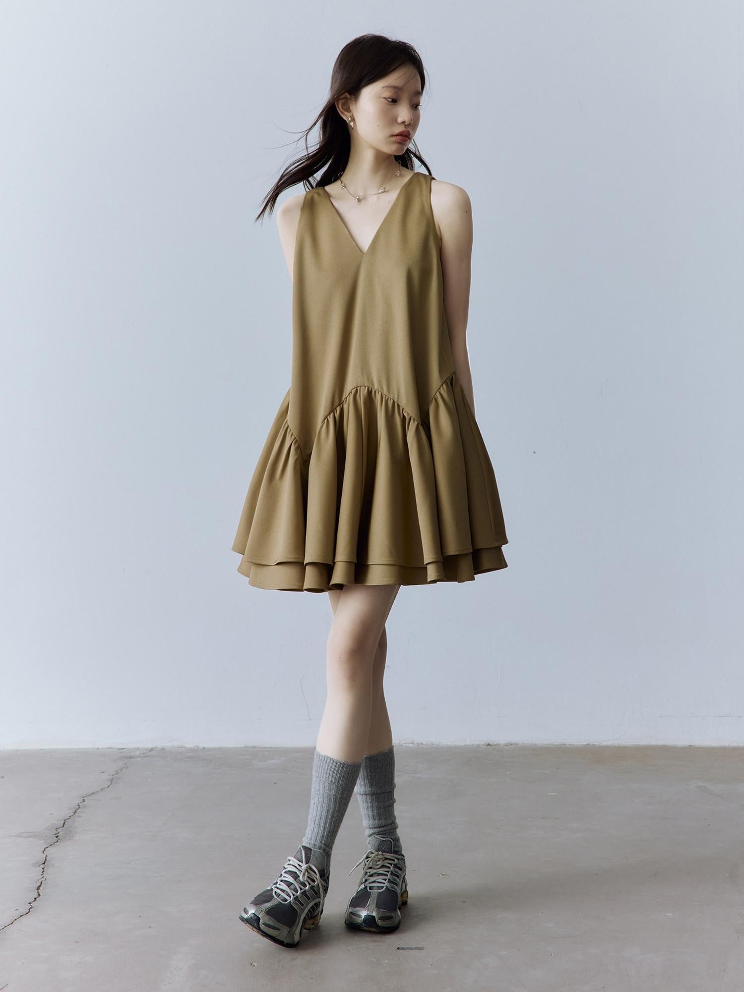 FUSSED Cute Girlish Layered A Line V-ceck Sleeveless Loose Waist Khaki Midi Dresses