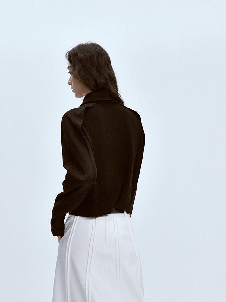 FUSSED Elegant White Pleated Back Slit A Line Women&