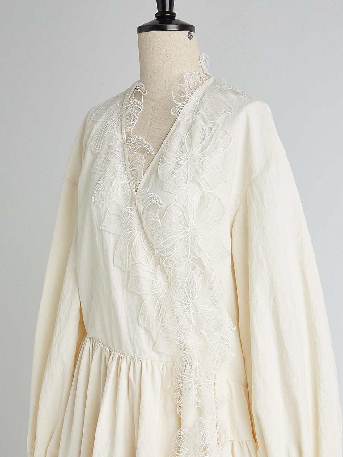 FUSSED Embossed Lace Layered Splice V-neck Women&