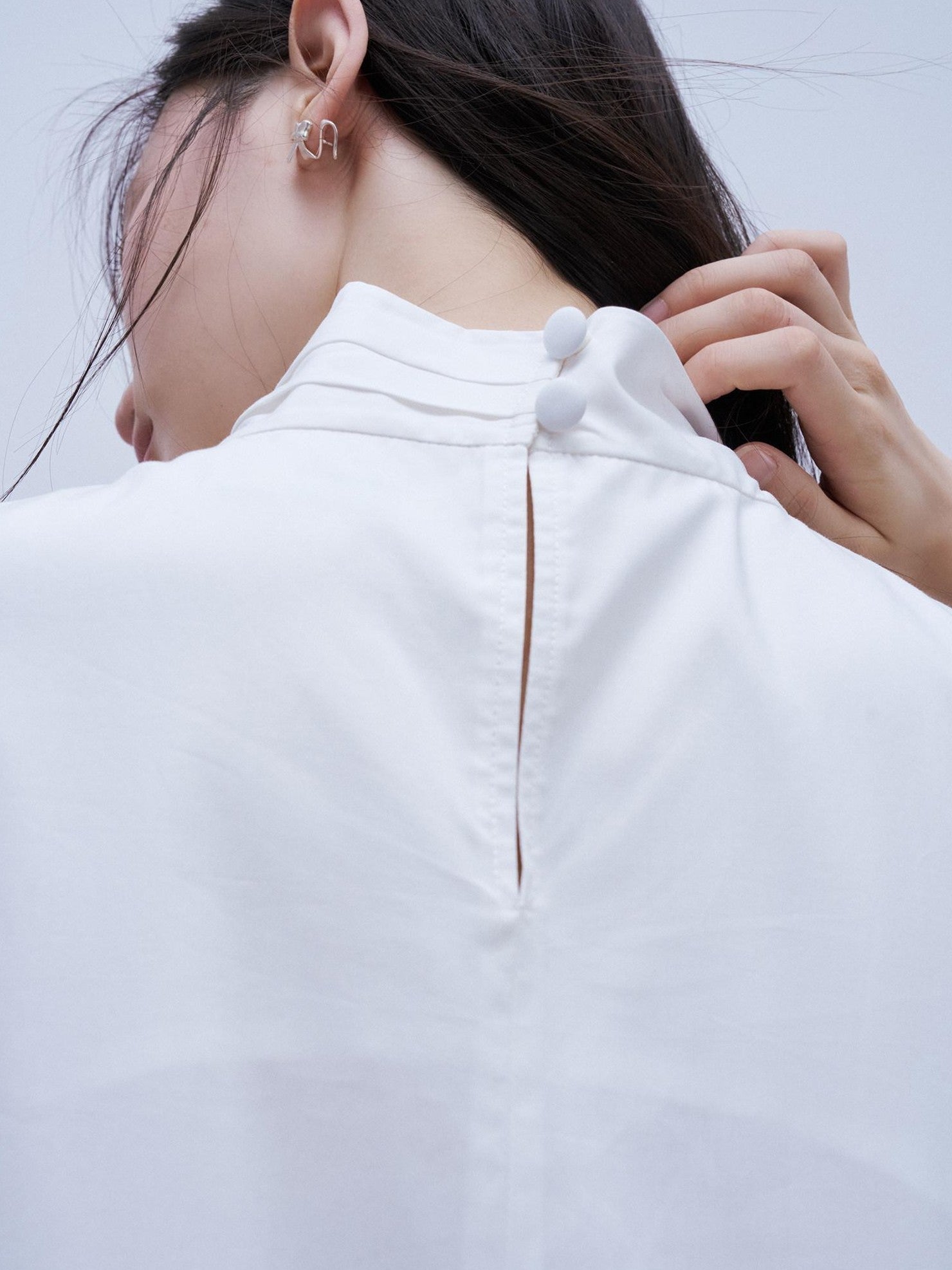 FUSSED Envelope White Scarf Collar Ruching Women&