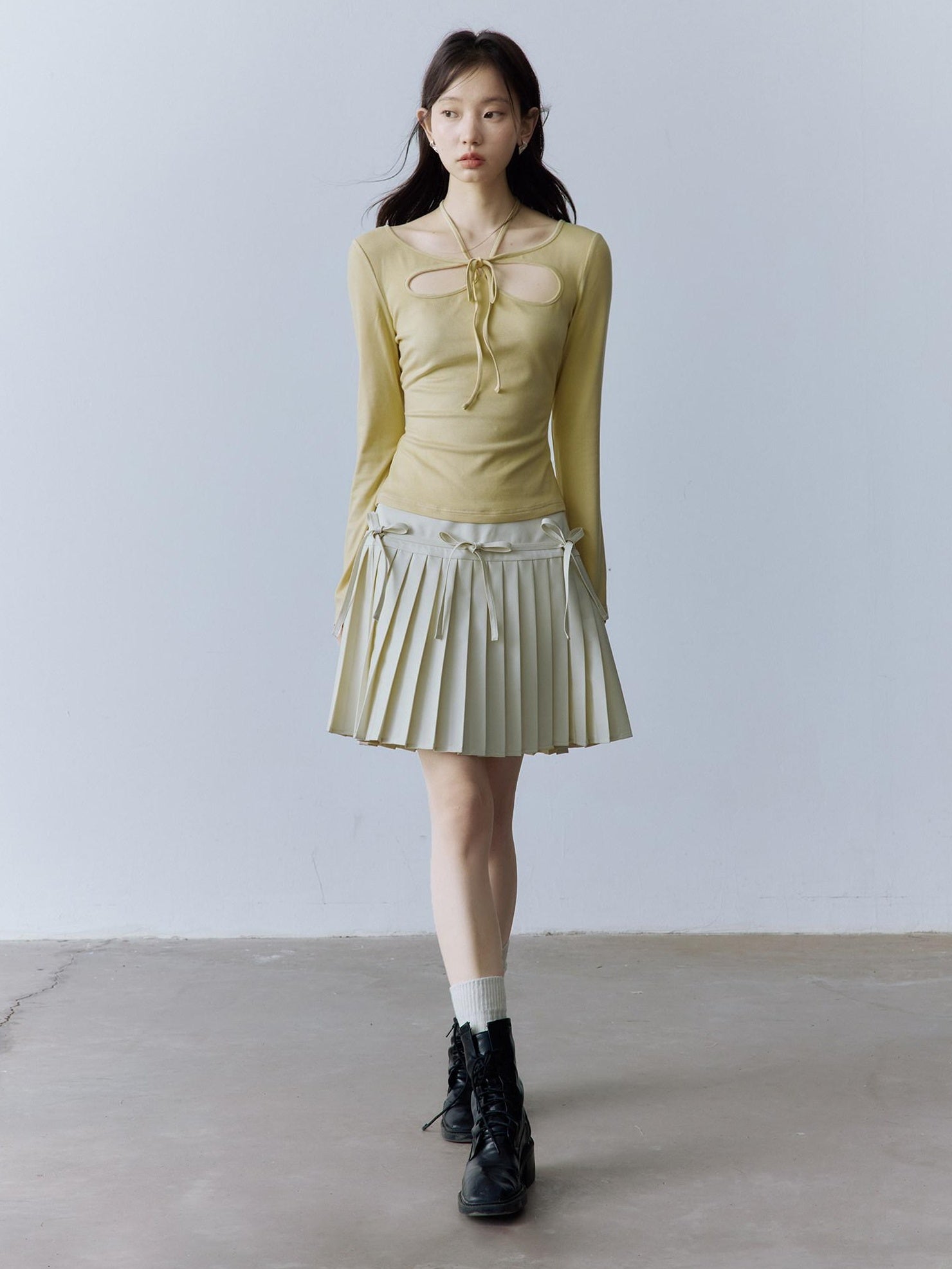 FUSSED High Waist Pleated Preppy Side Zipper 3D Bow Off White Mini Skirt