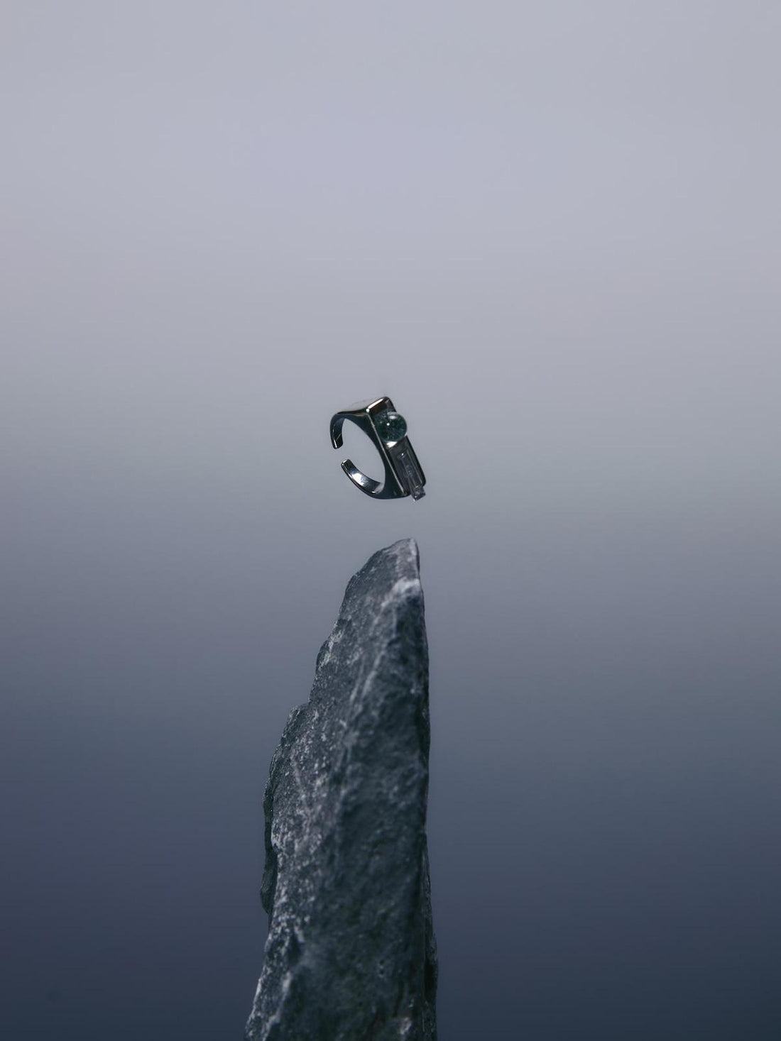 FUSSED Interface Transparent Crystal Ring V-Neck T-Shirt Long-Sleeve