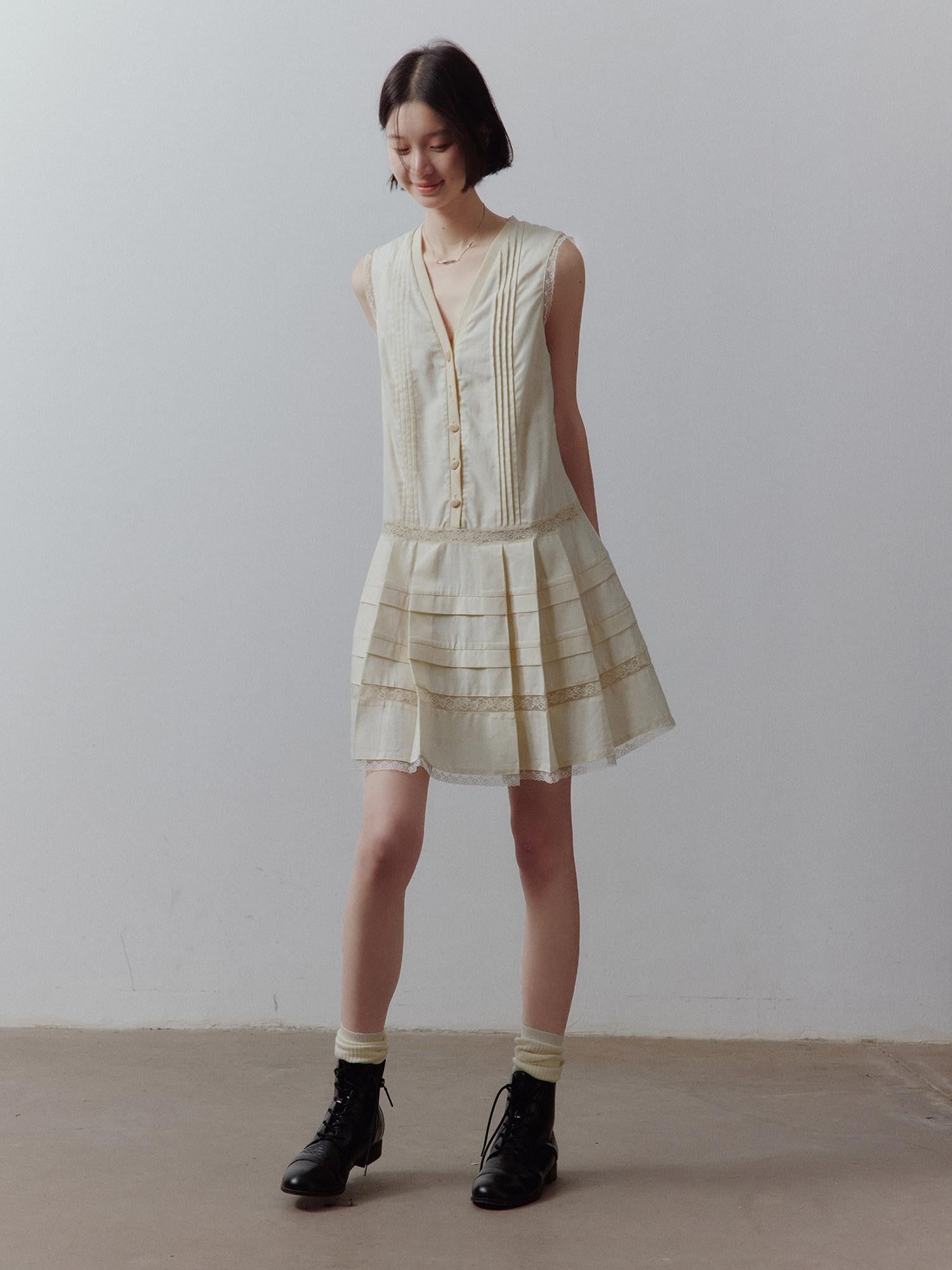 FUSSED Ivory Fabric Contrast Pleated Accordion V-neck Women&