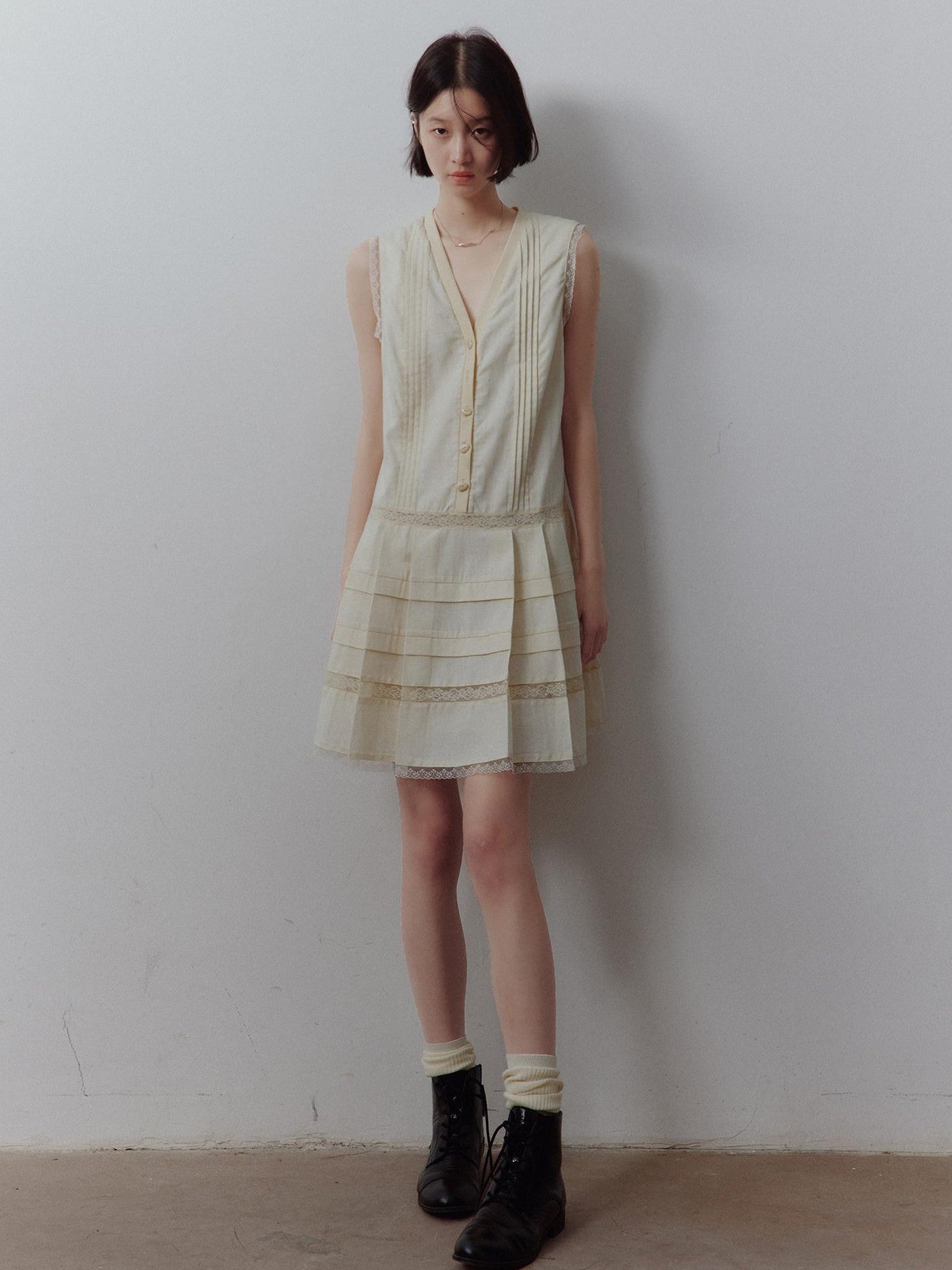 FUSSED Ivory Fabric Contrast Pleated Accordion V-neck Women&