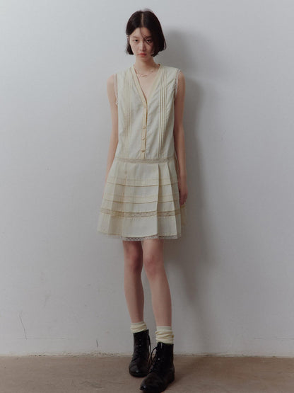 FUSSED Ivory Fabric Contrast Pleated Accordion V-neck Women&