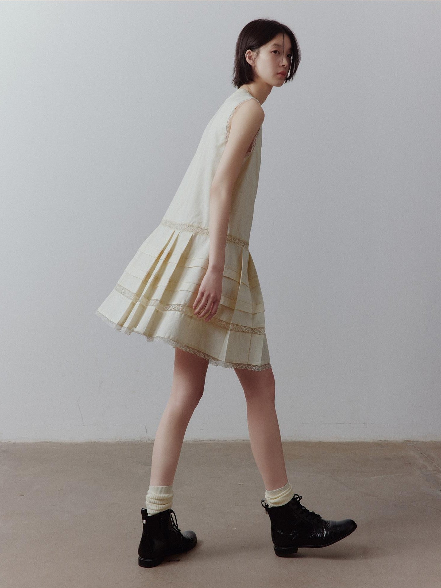 FUSSED Ivory Fabric Contrast Pleated Accordion V-neck Women&
