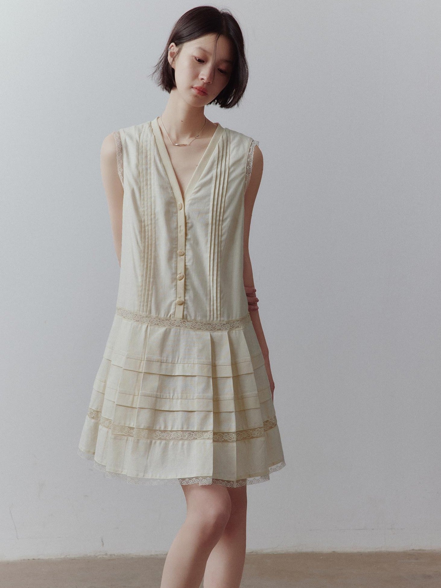 FUSSED Ivory Fabric Contrast Pleated Accordion V-neck Women&