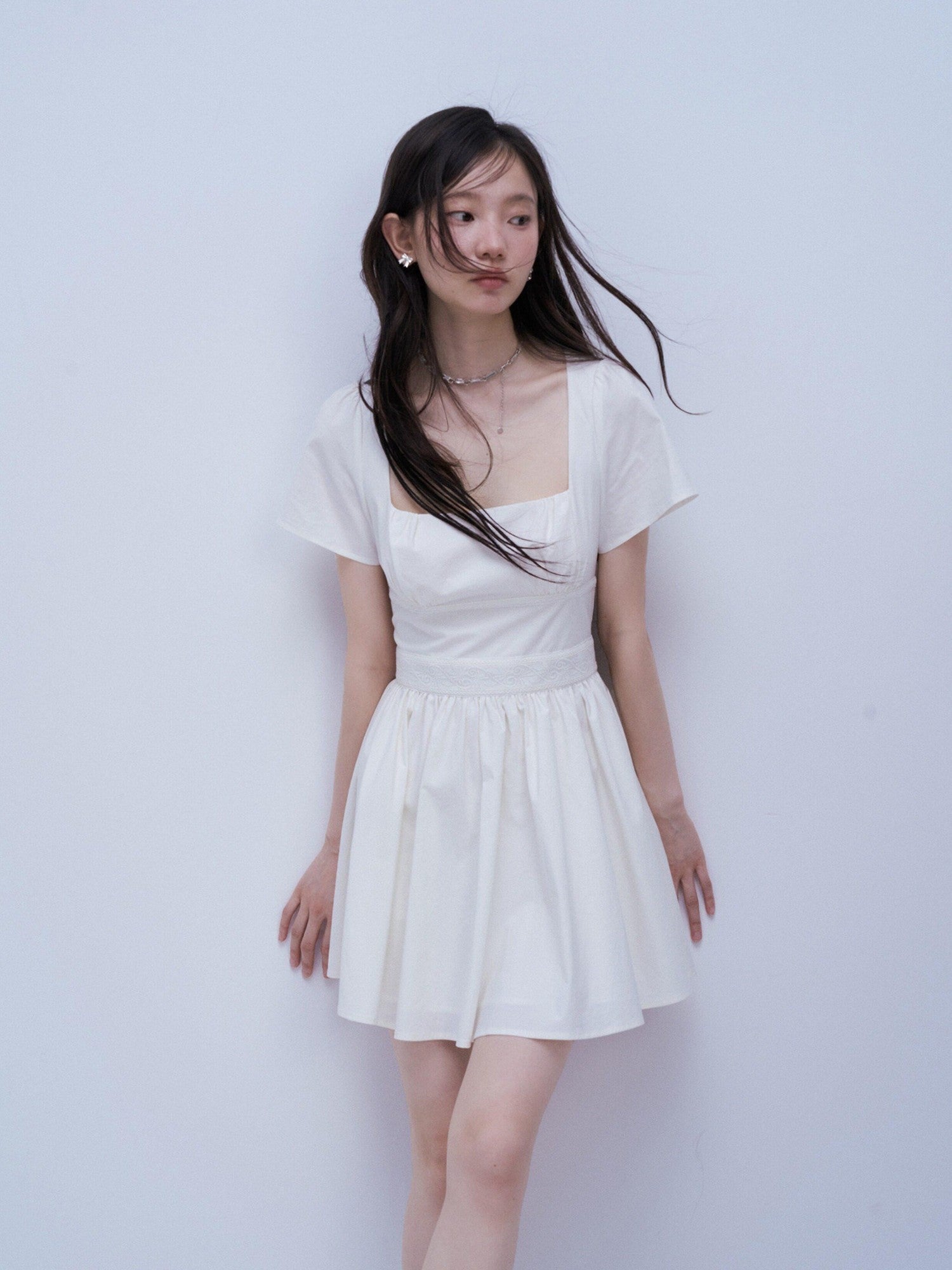 FUSSED Mist White Square Neck Spliced Waist Women&