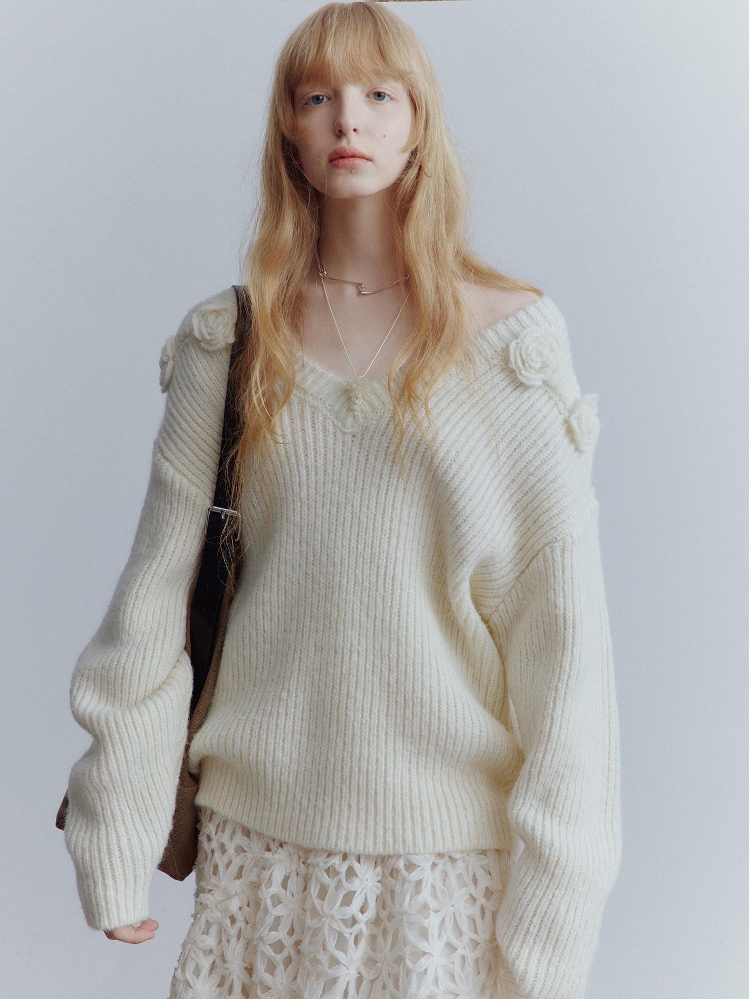 FUSSED Misty Snowflake Hand Crochet Floral V-neck Women&