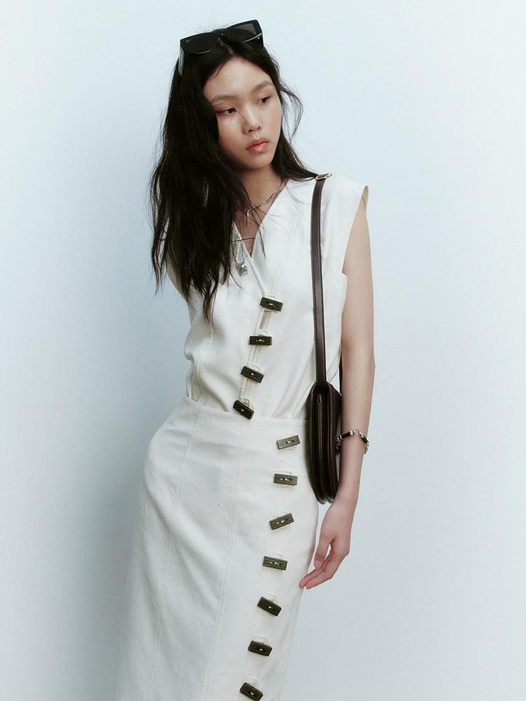 FUSSED Natural Tone Wooden Button Asymmetric V-neck Women&