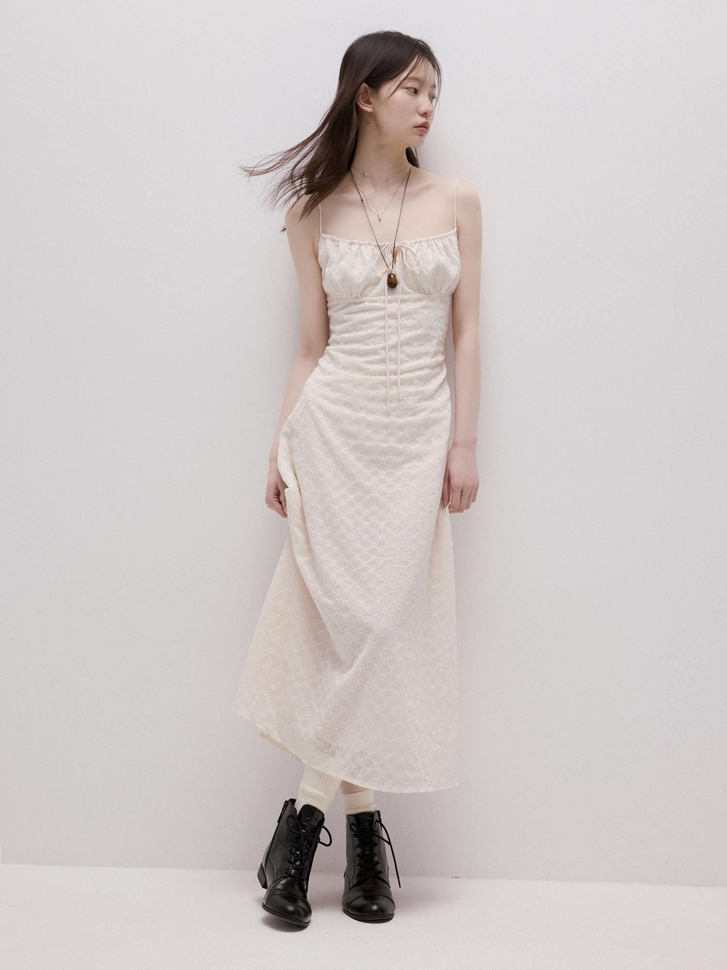 FUSSED Pear Blossom White Embossed Daisy Embroidery Women&