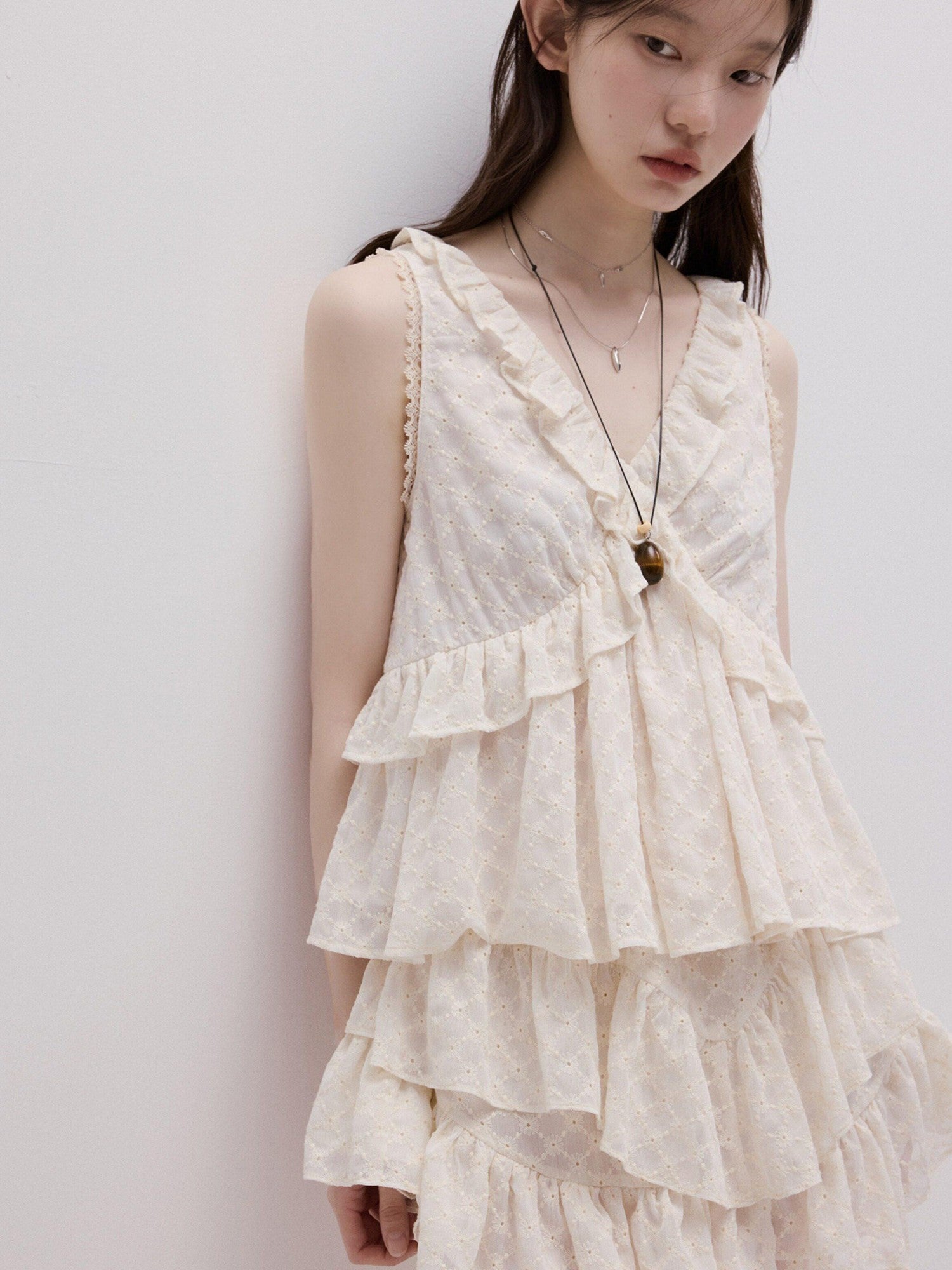 FUSSED Pearl White Relief Daisy Embroidered Layered Women&