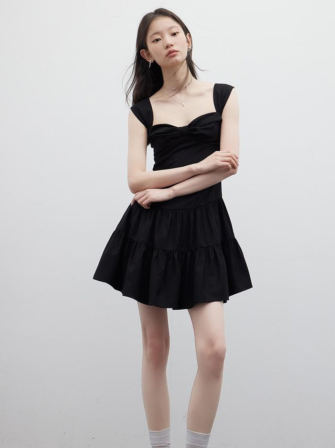 FUSSED Retro Ballroom Bow Bust Black Cake V-Neck Long-Sleeve Dress