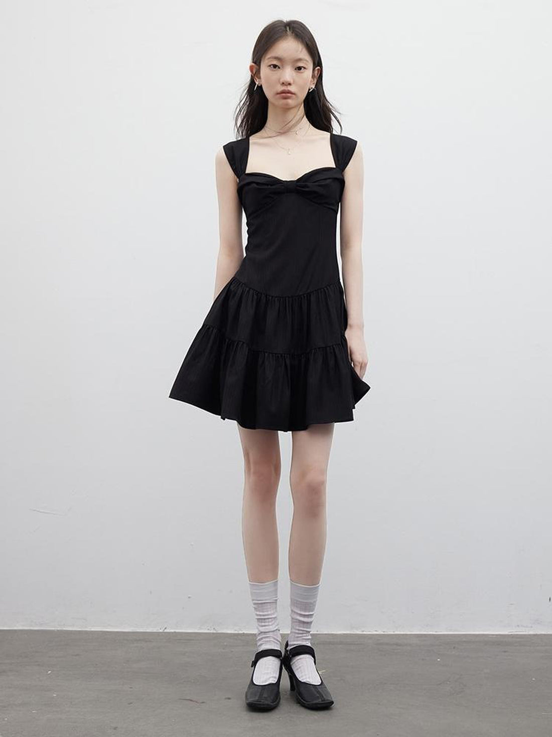 FUSSED Retro Ballroom Bow Bust Black Cake V-Neck Long-Sleeve Dress