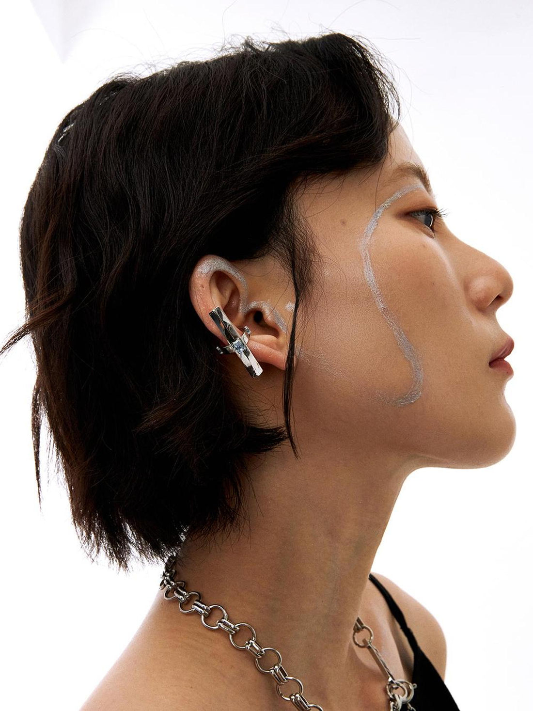 FUSSED Sailing In The Sea Of Stars B Grey Blue Sapphire Cross Ear Clip
