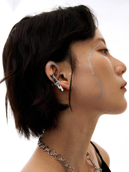 Sailing In The Sea Of Stars B Grey Blue Sapphire Cross Ear Clip