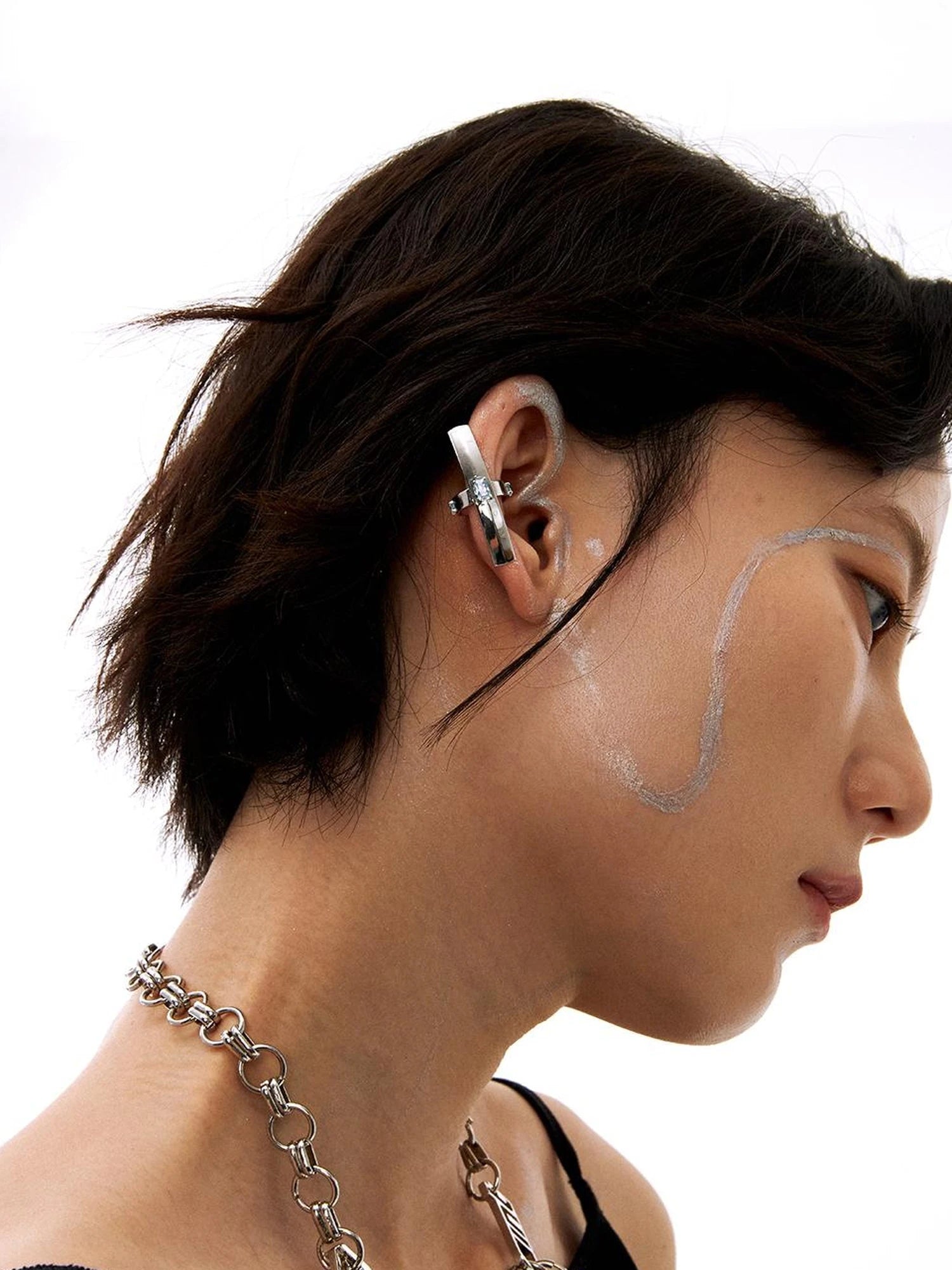 Sailing In The Sea Of Stars B Grey Blue Sapphire Cross Ear Clip