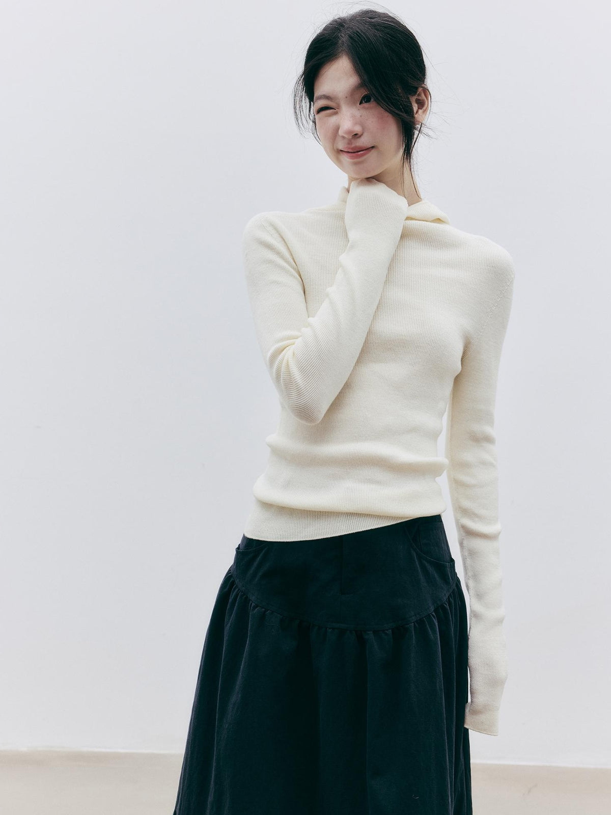 FUSSED Seamless Hooded Slim Fit 100% Wool Women&