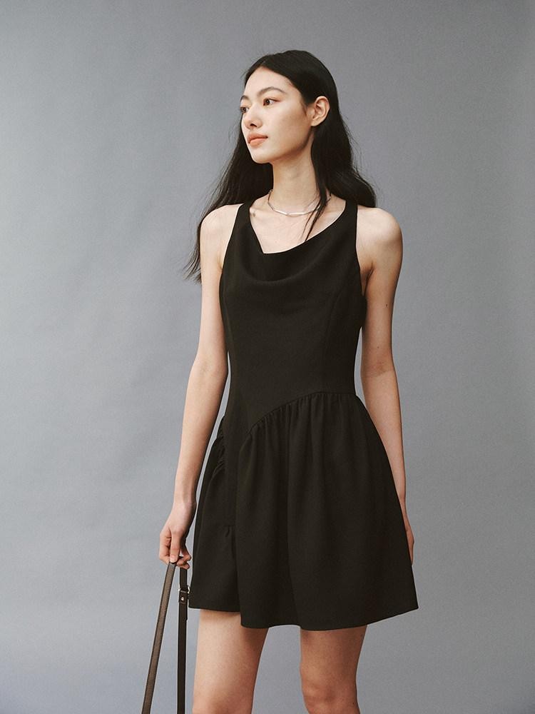 FUSSED Serene Black 3d Cut Asymmetric Splice Women&