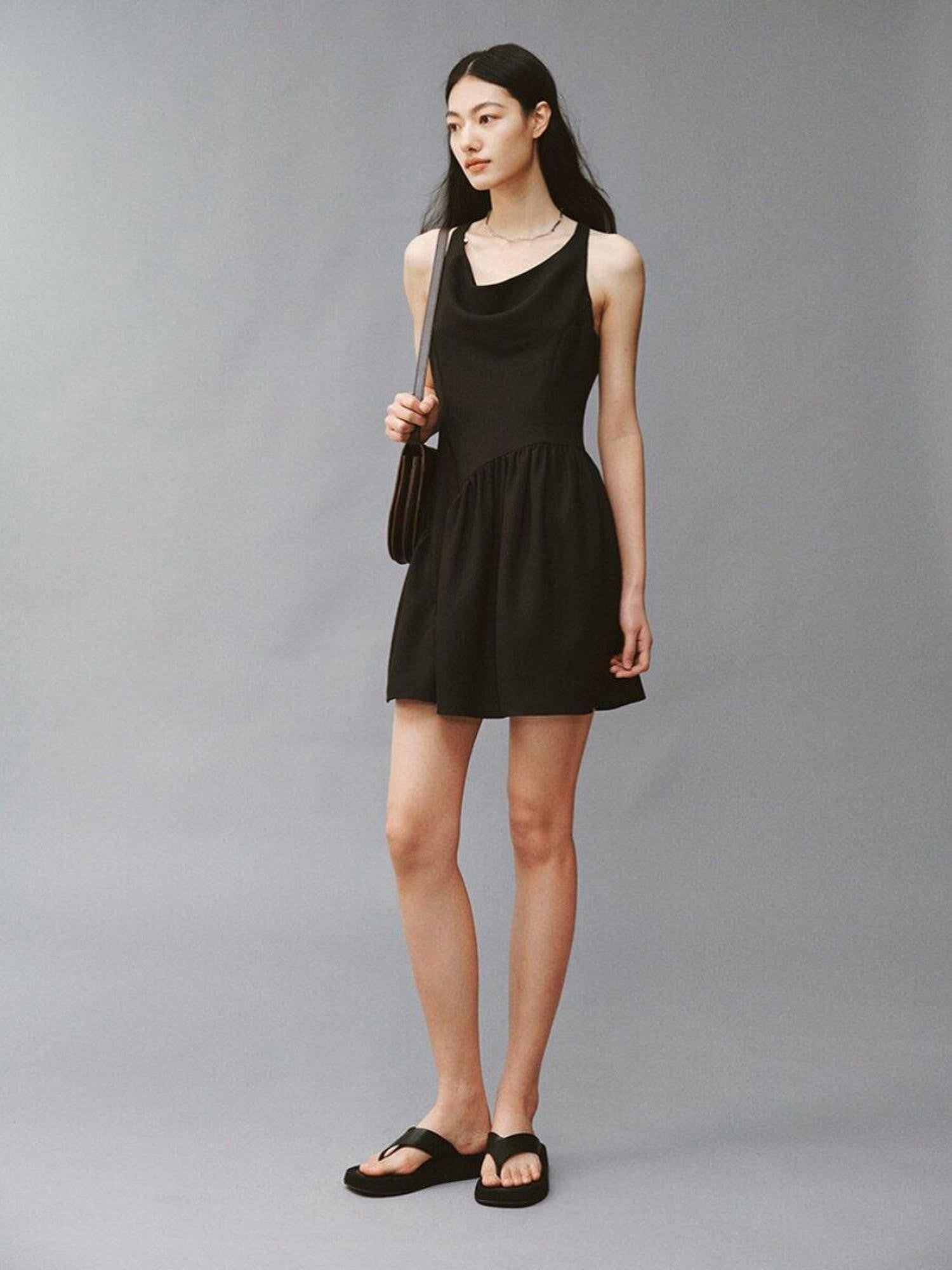 FUSSED Serene Black 3d Cut Asymmetric Splice Women&