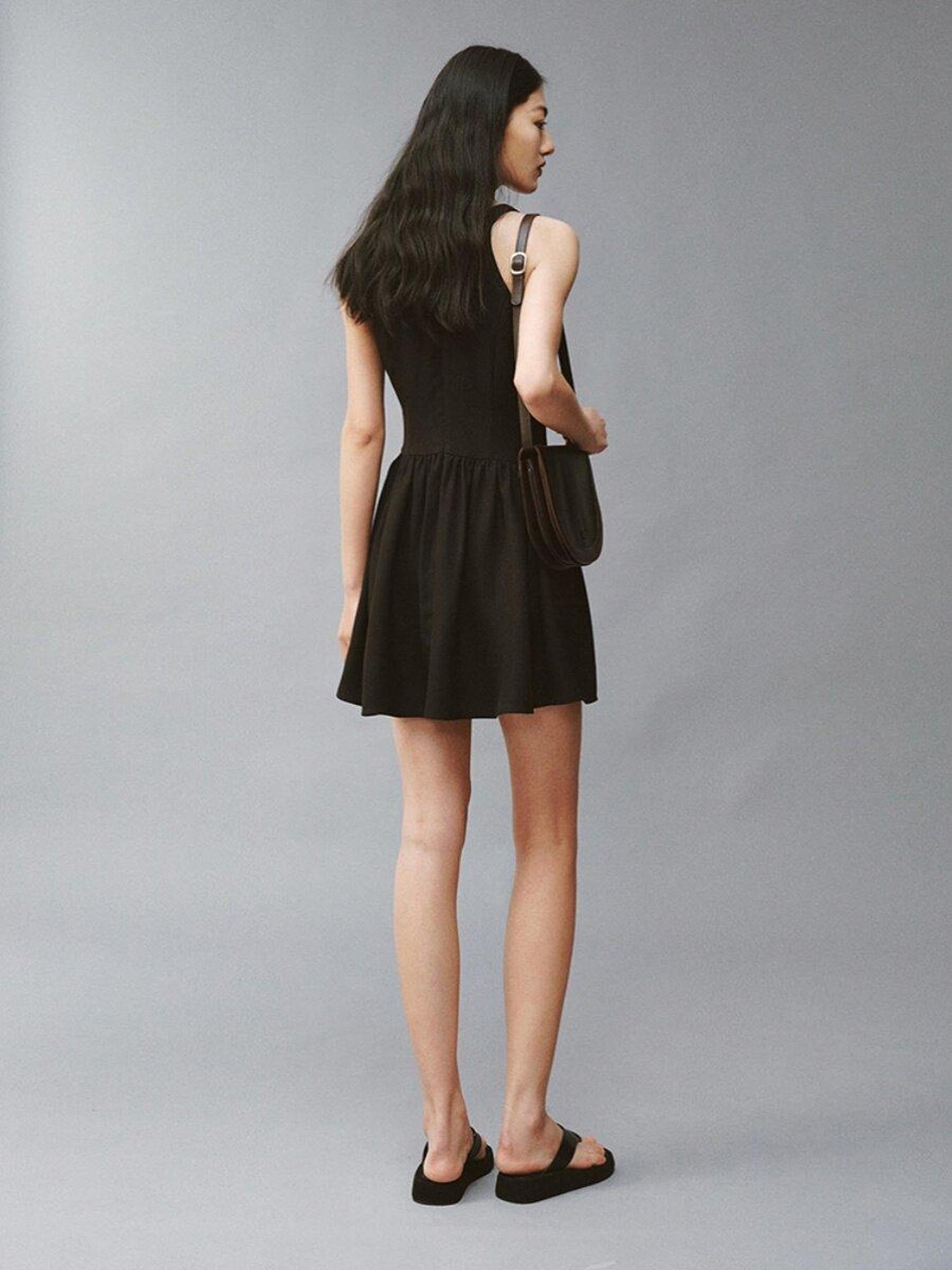 FUSSED Serene Black 3d Cut Asymmetric Splice Women&