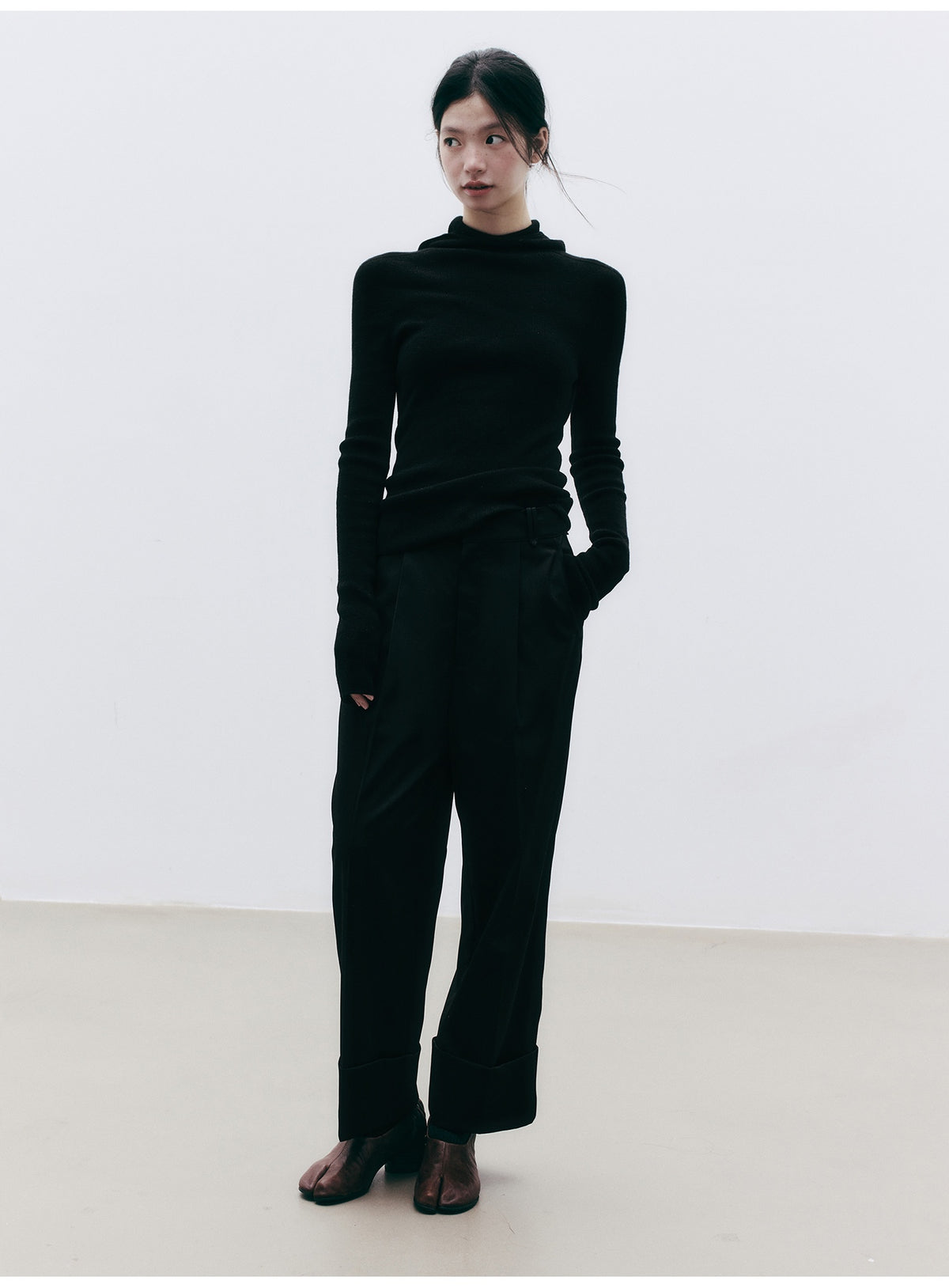 FUSSED_Solid_Color_Straight_Leg_Folded_Cuff_Women&