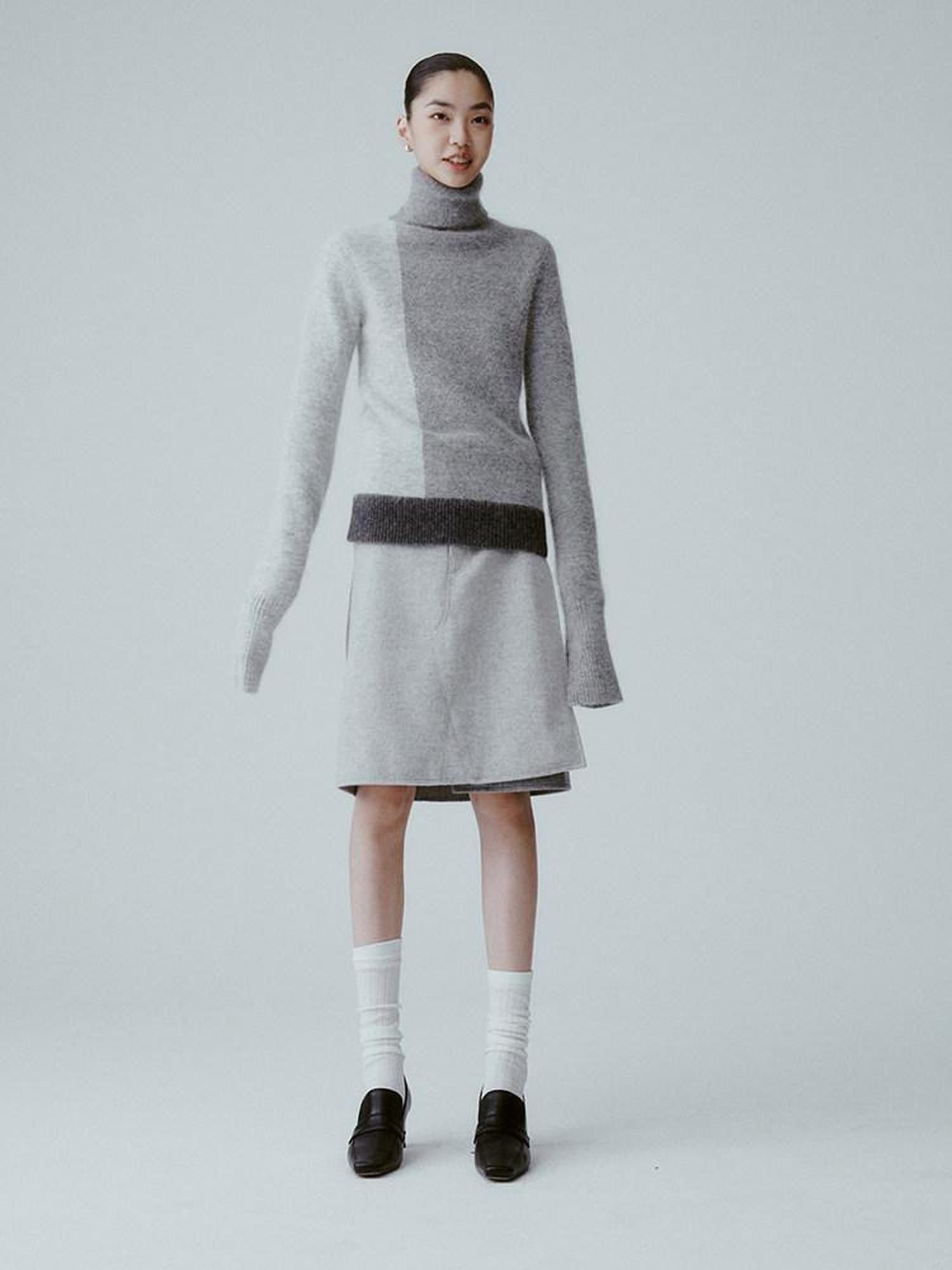 FUSSED Tranquil Gray Panelled Velvety Minimal Women&