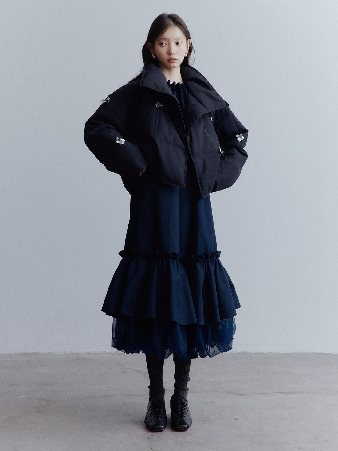 FUSSED Warm 90% White Down Loose Metal Beaded Short Stand Collar Dark Blue Down Jacket