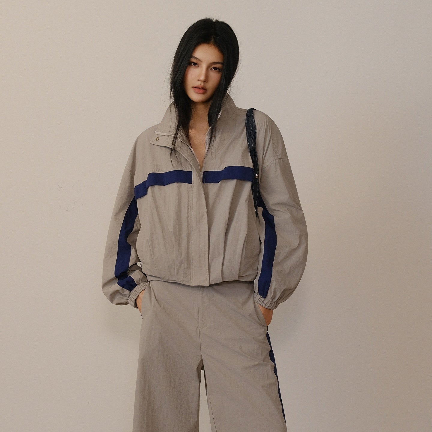 FU_FRESH_UP_Micro_Pleat_Colorblock_Stand_Collar_Side_Stripe_Women&