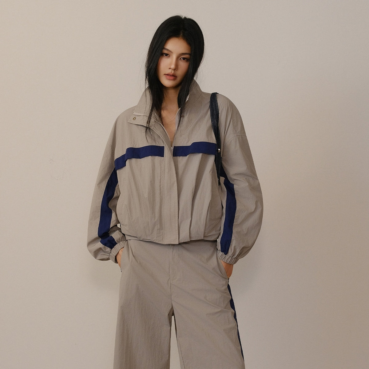 FU_FRESH_UP_Micro_Pleat_Colorblock_Stand_Collar_Side_Stripe_Women&