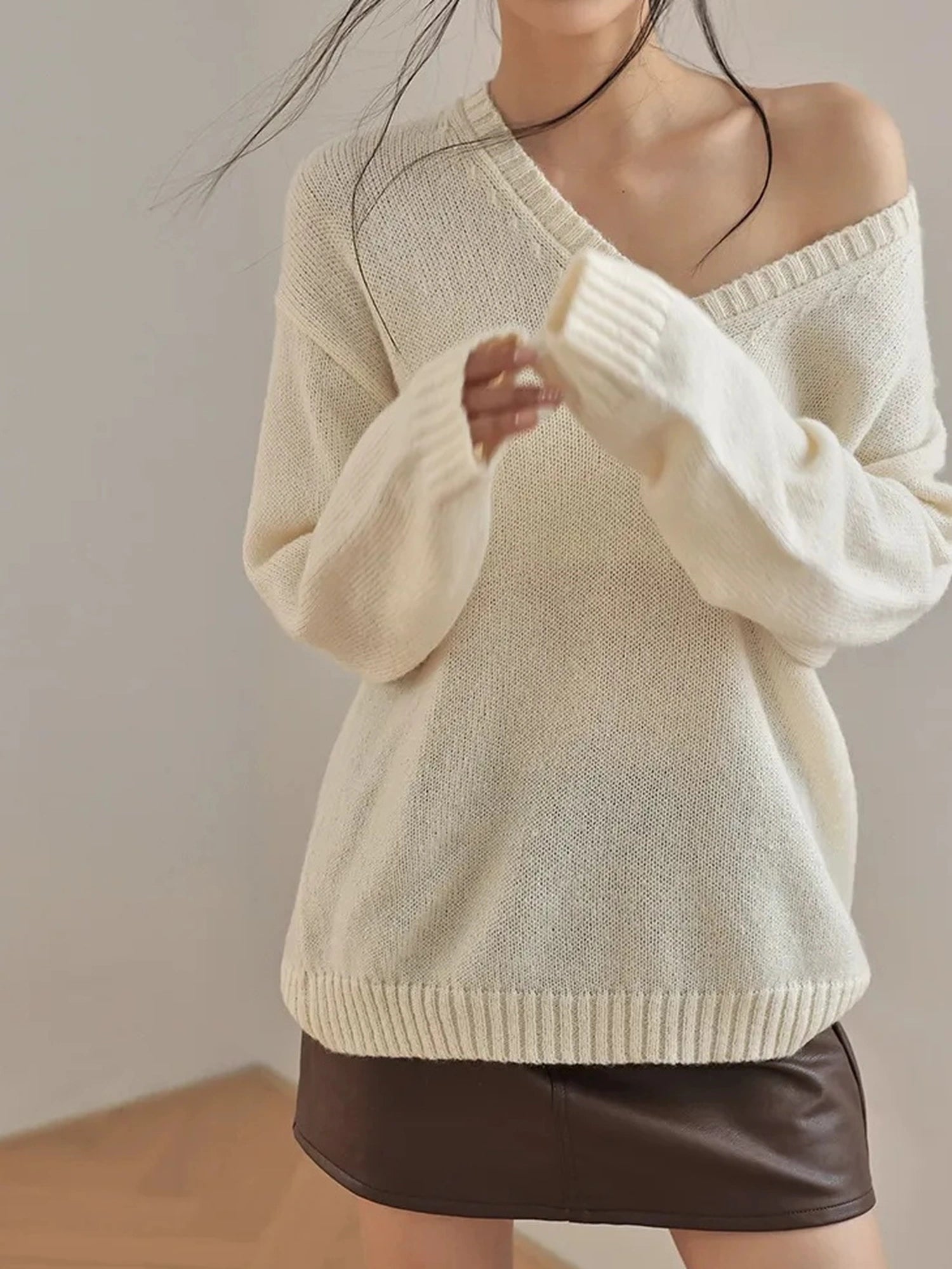 FU FRESH UP Soft V-neck Mohair Wool Blend Sweater