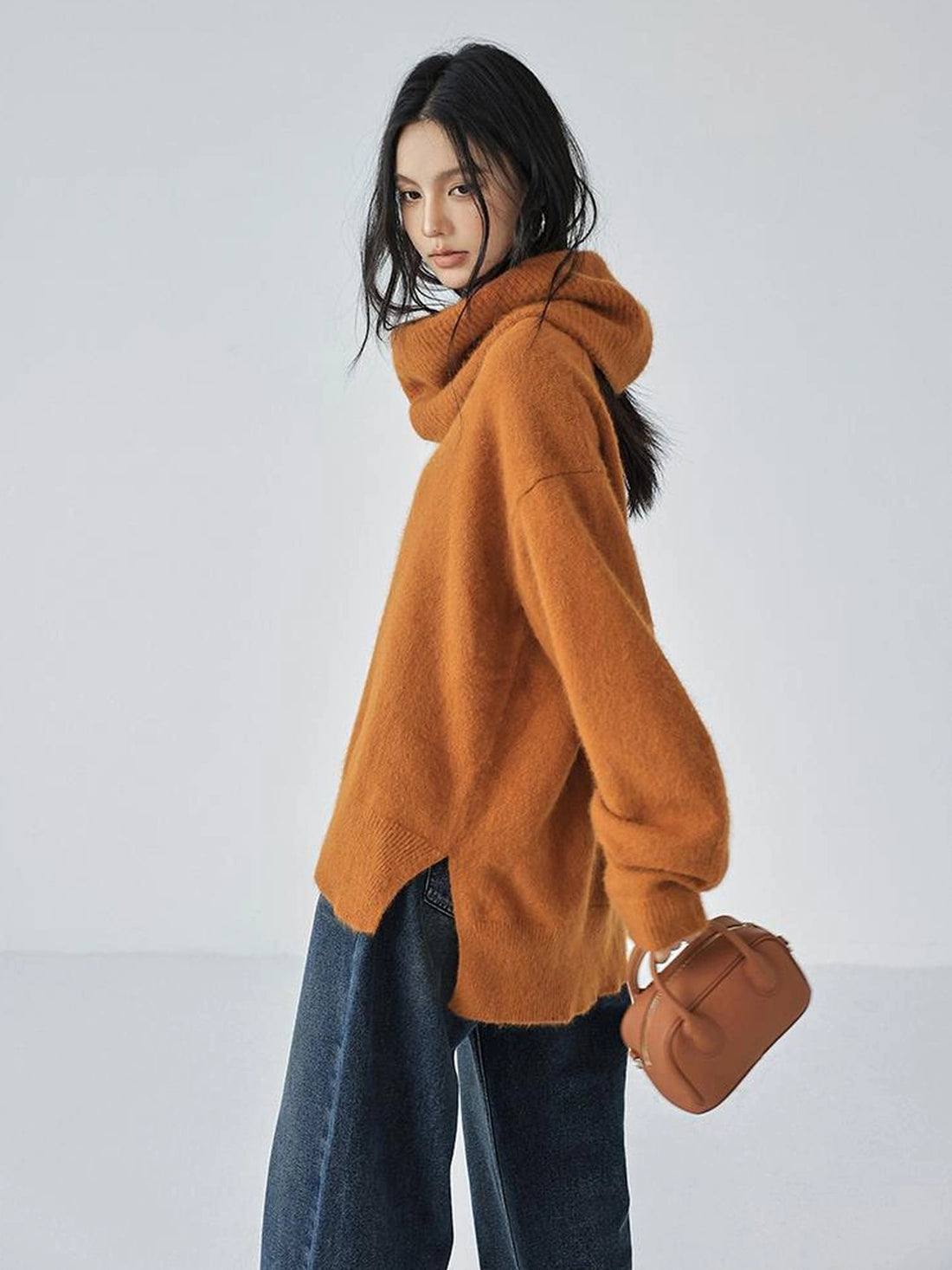 FU FRESH UP V-Neck Raccoon Wool Sweater With Detachable Cowl