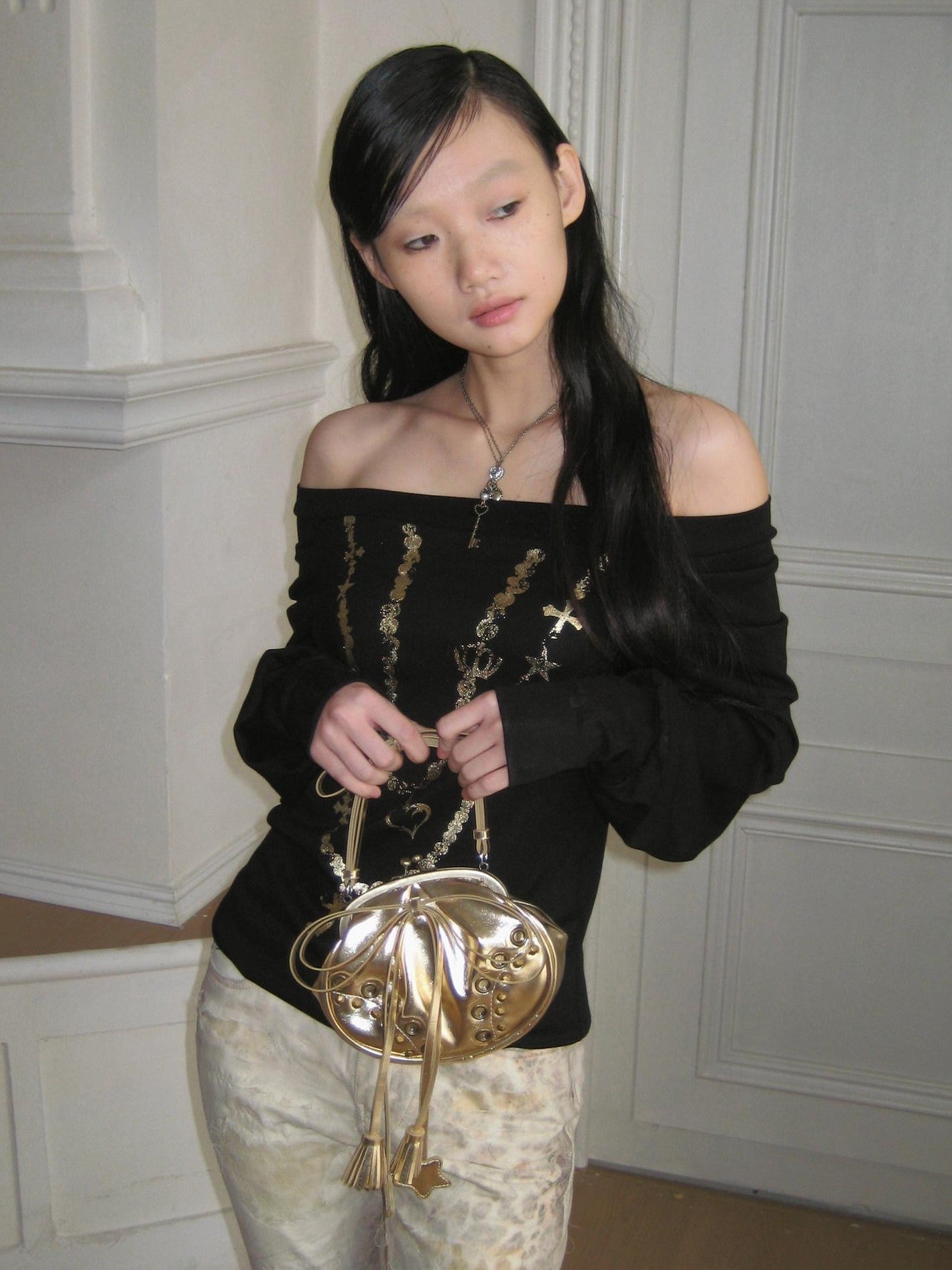 FayChui Gilded Satin Knot Star Tassel Small Round Women&