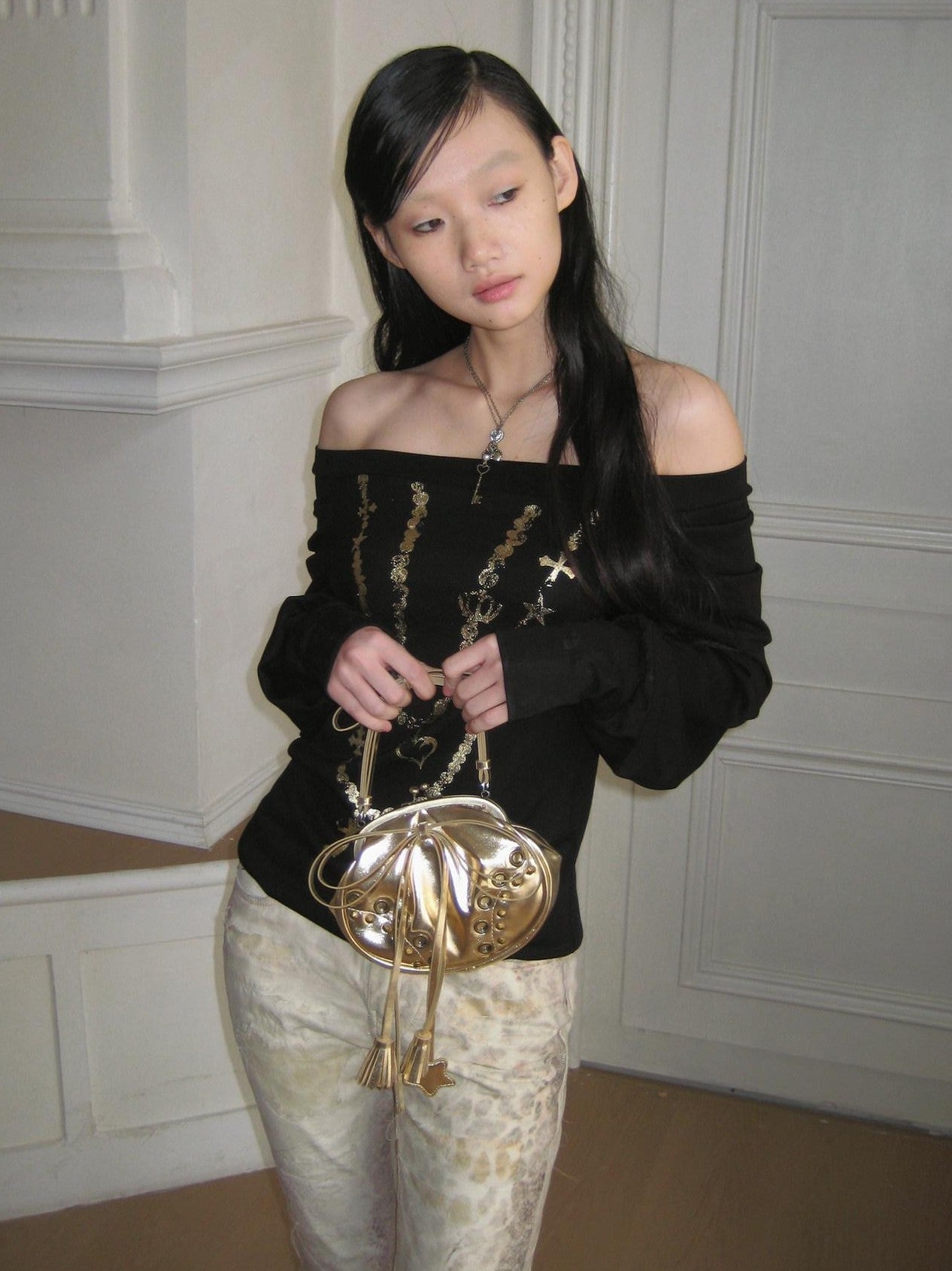FayChui Gilded Satin Knot Star Tassel Small Round Women&