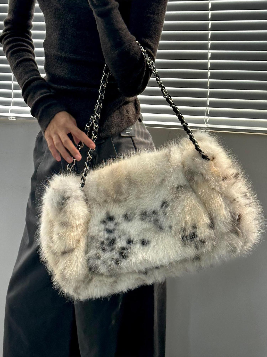 FayChui Snow Leopard Plush Square Box Chain Strap Women&