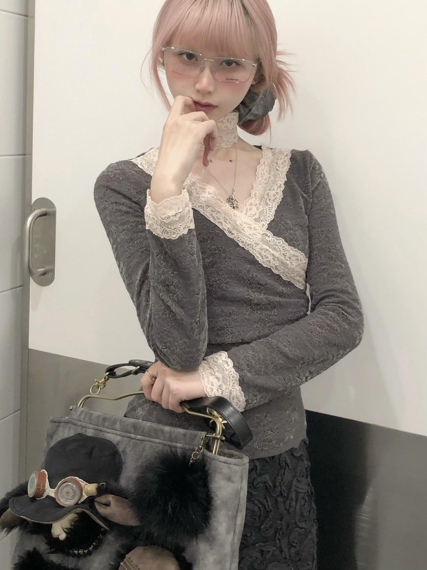FinderMond FM Misty Gray Pink Lace Slim Fit Neck Strap Women&