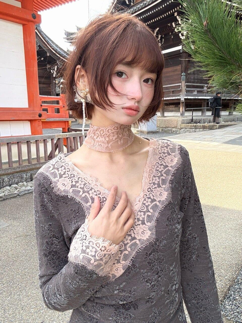 FinderMond FM Misty Gray Pink Lace Slim Fit Neck Strap Women&