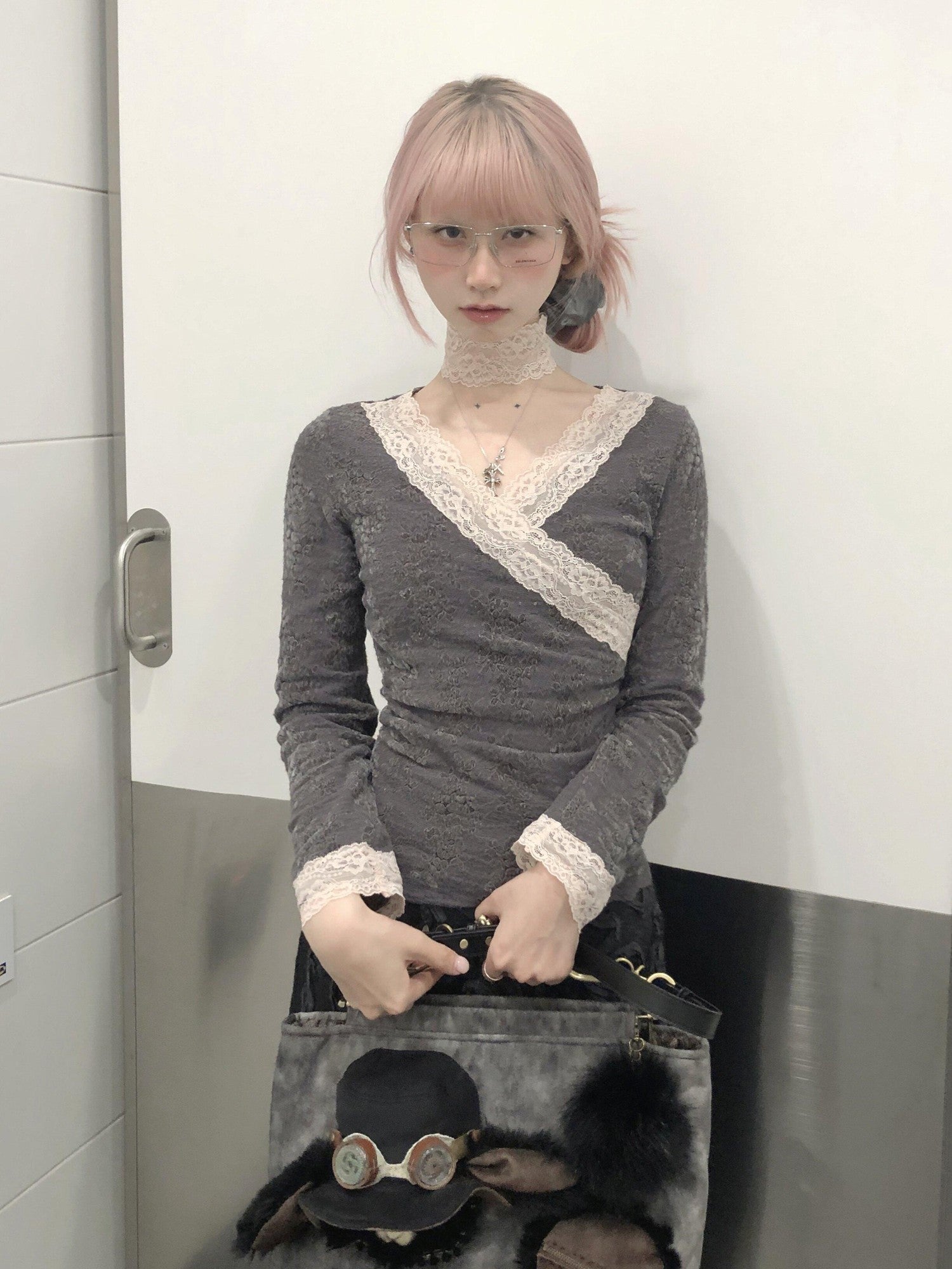 FinderMond FM Misty Gray Pink Lace Slim Fit Neck Strap Women&