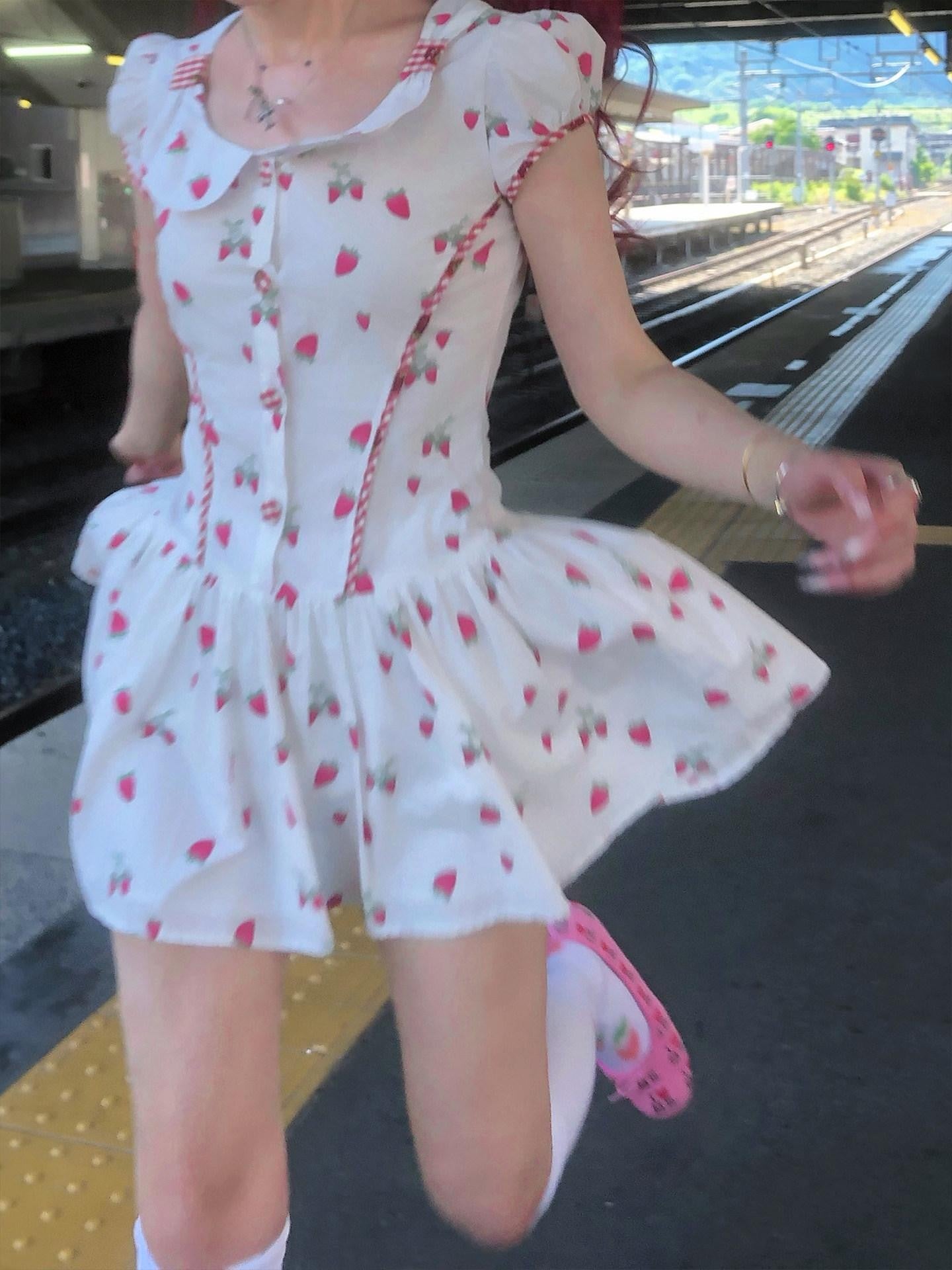 FinderMond FM Retro Strawberry Print Bow Doll Collar Women&